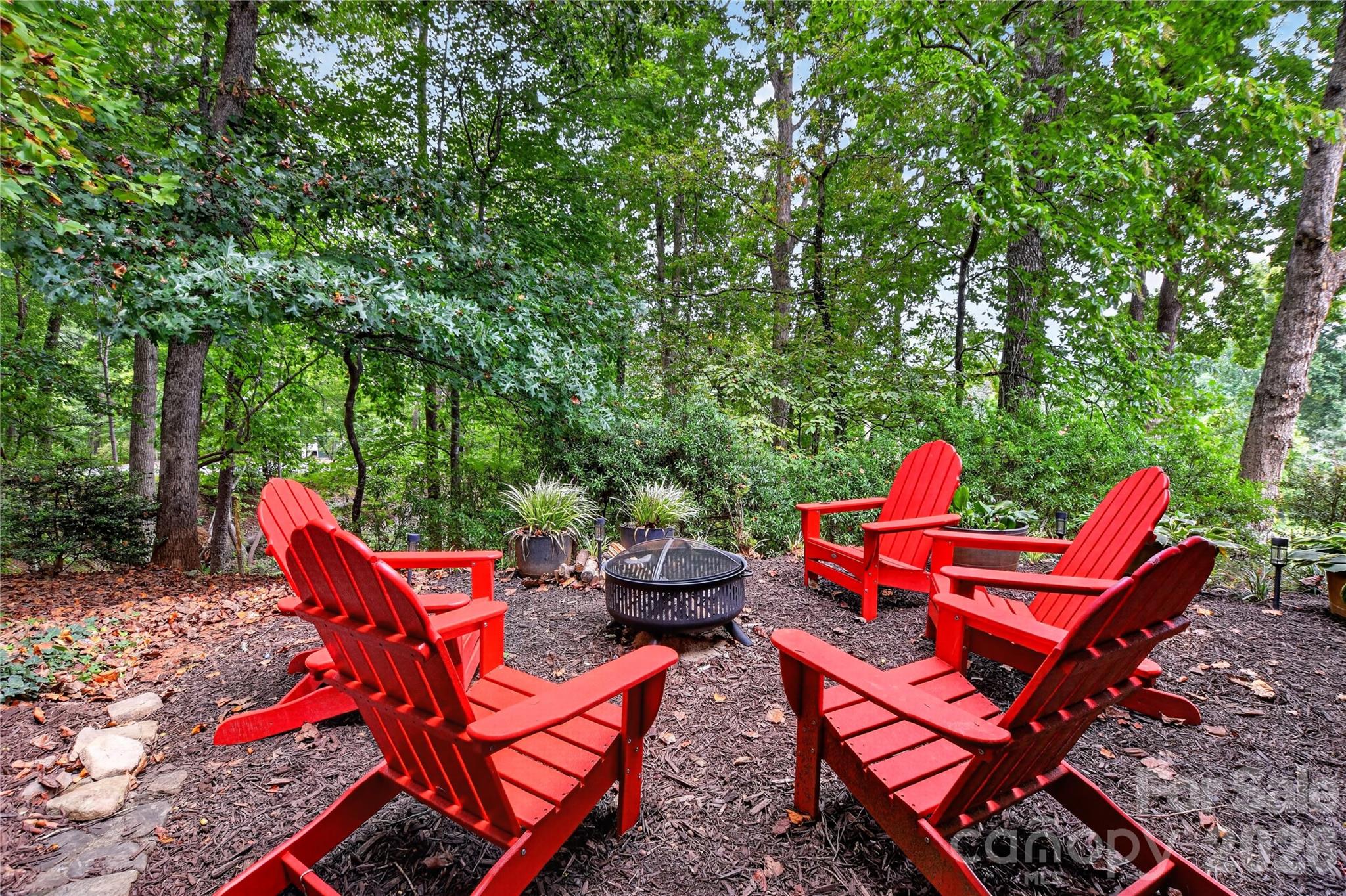 196 Fern Loop Property Photo 24