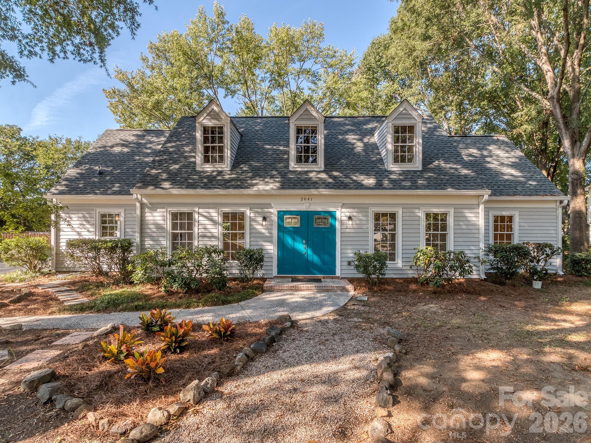 2041 Glouchester Circle Property Photo 1