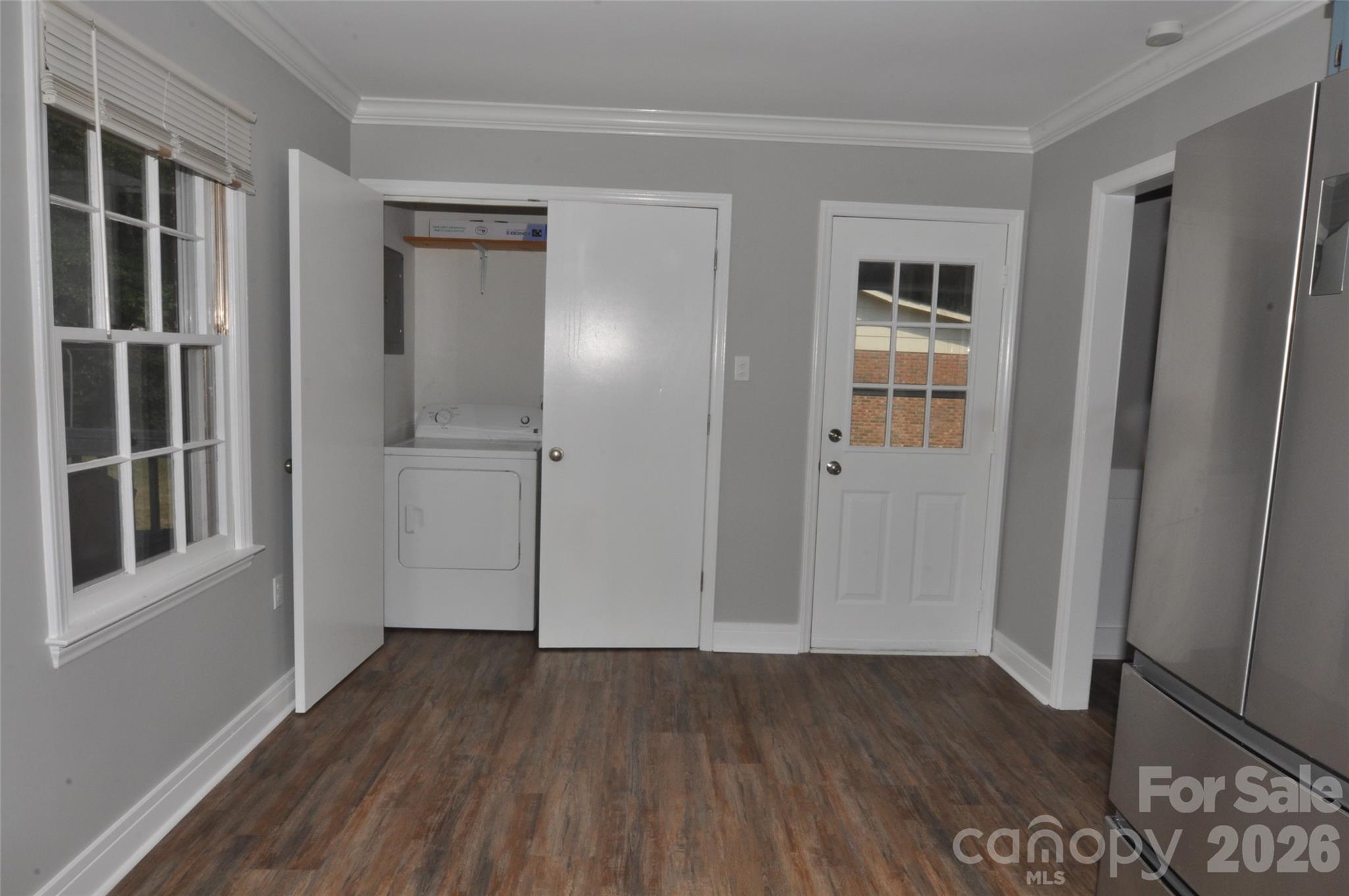 554 Gardendale Circle Property Photo 4