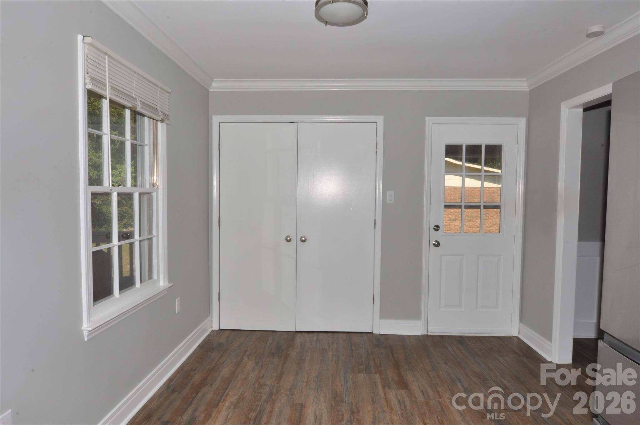 554 Gardendale Circle Property Photo 5