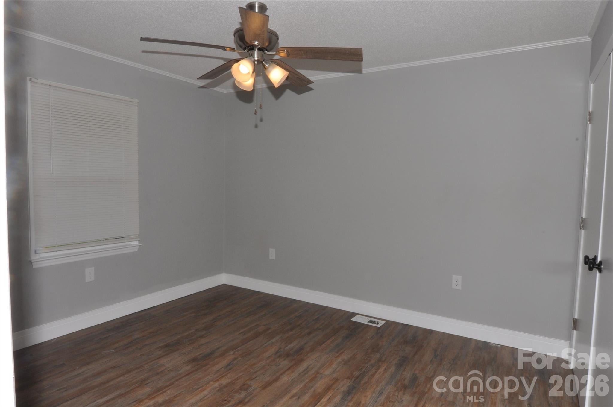 554 Gardendale Circle Property Photo 16