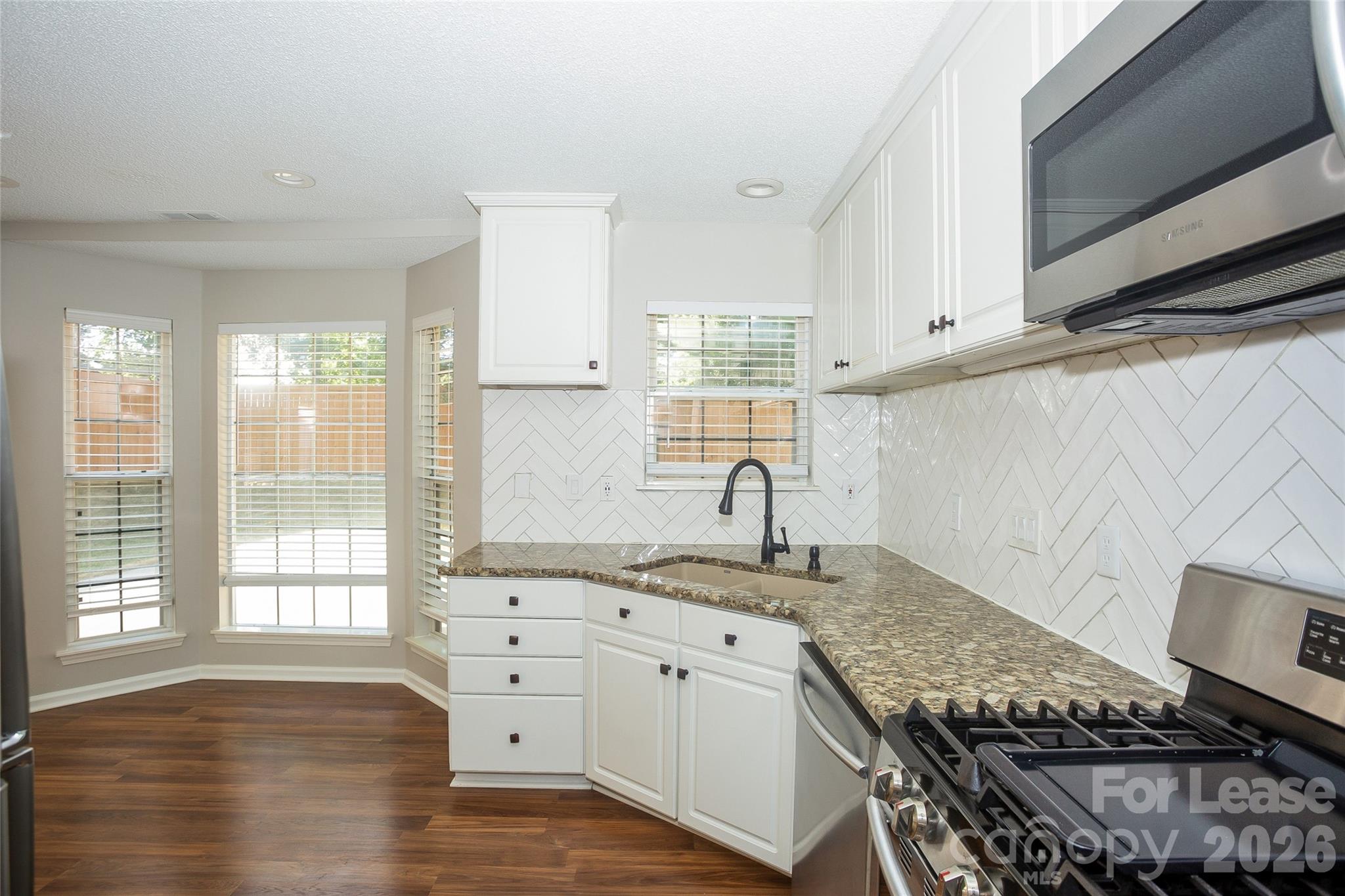 2915 Canary Court Property Photo 4