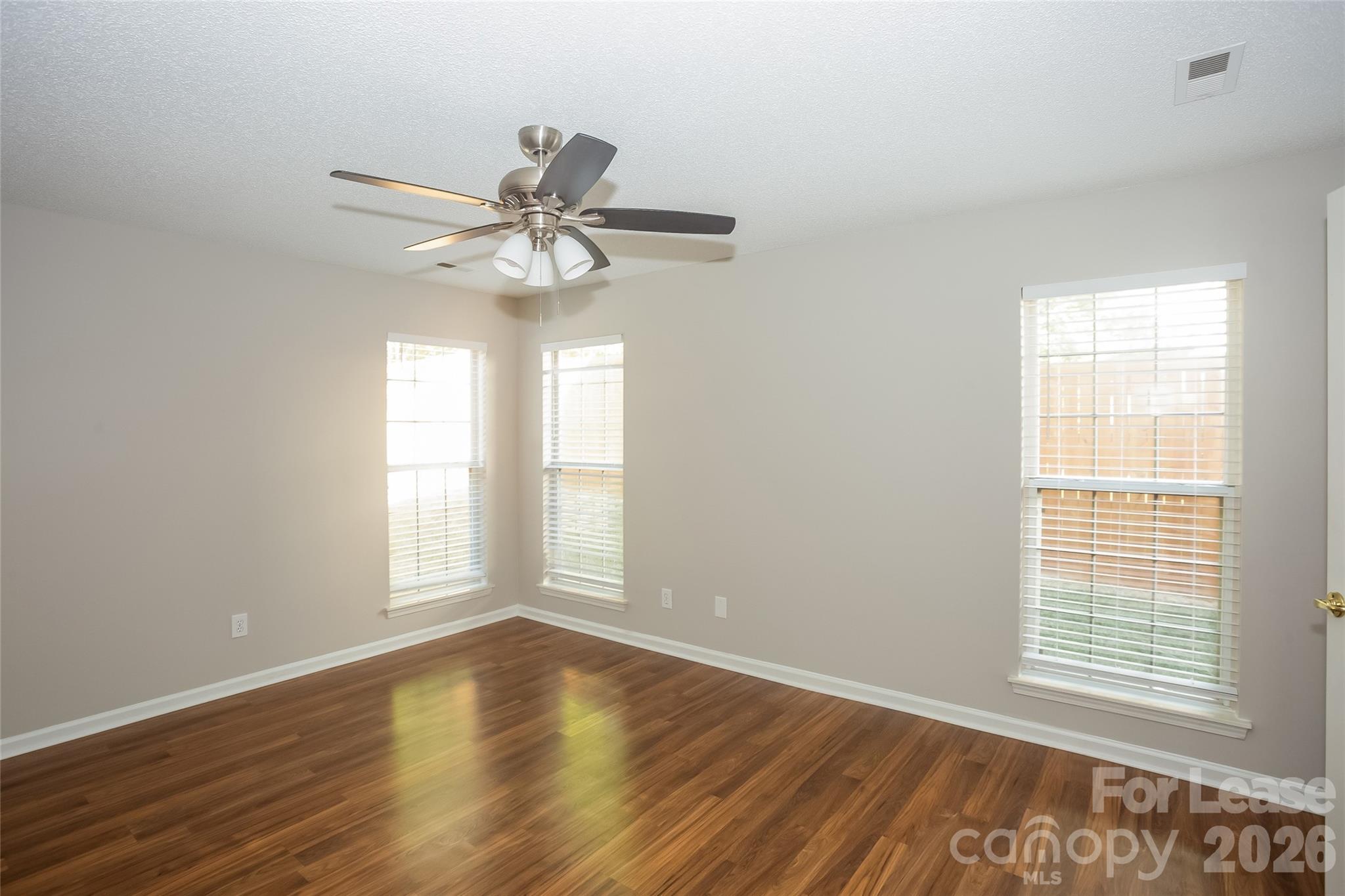 2915 Canary Court Property Photo 8