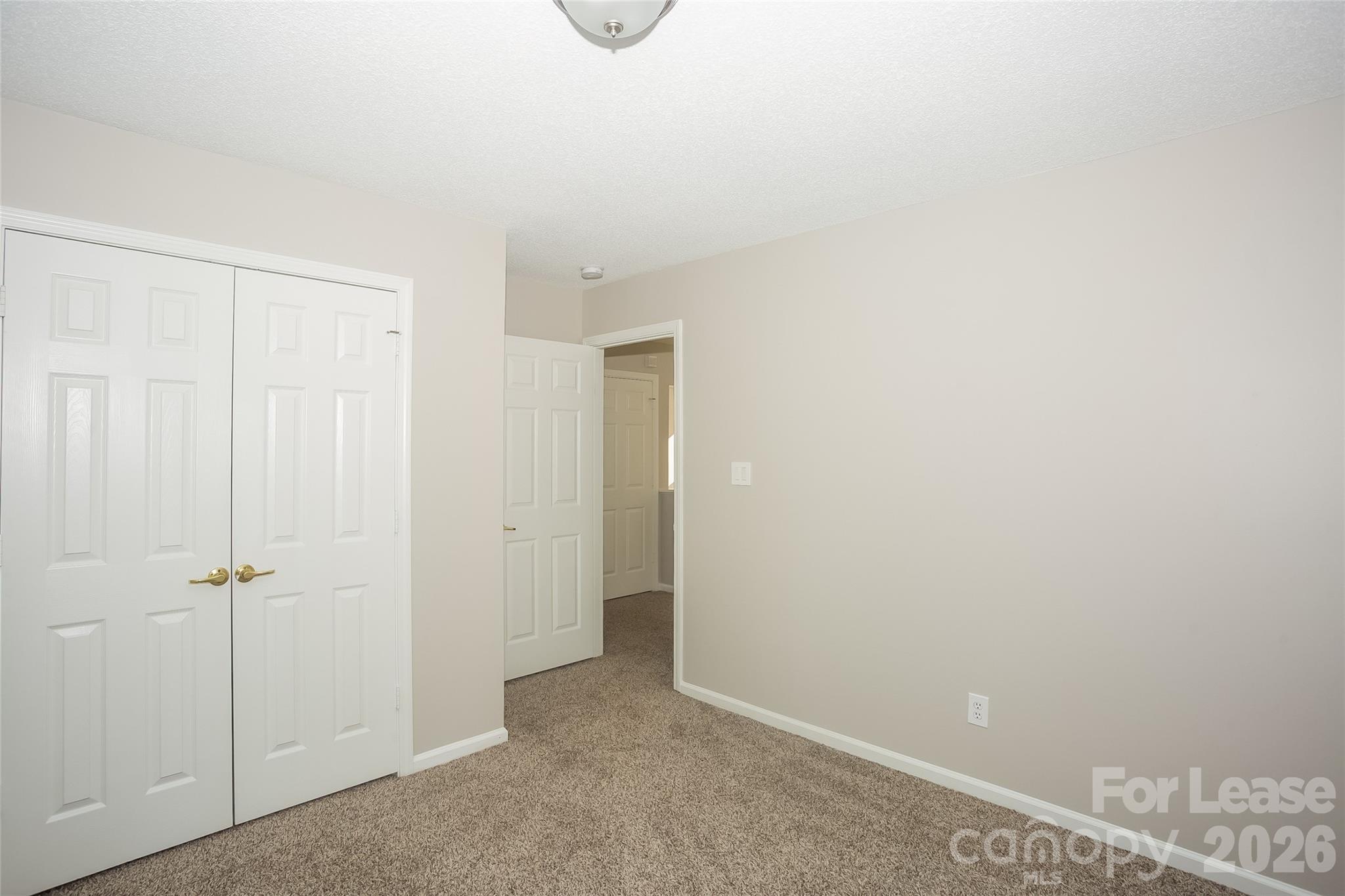 2915 Canary Court Property Photo 9