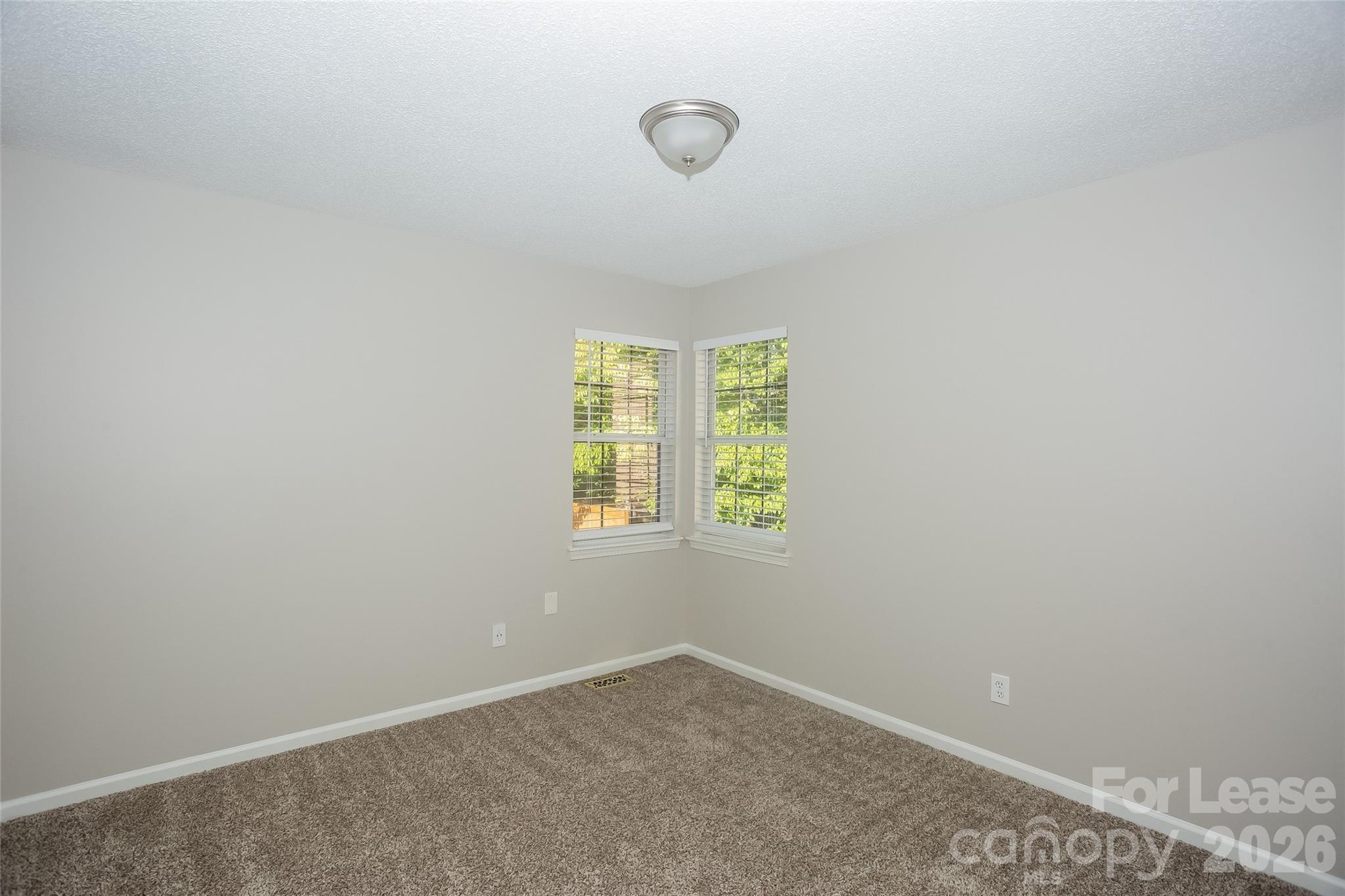 2915 Canary Court Property Photo 10