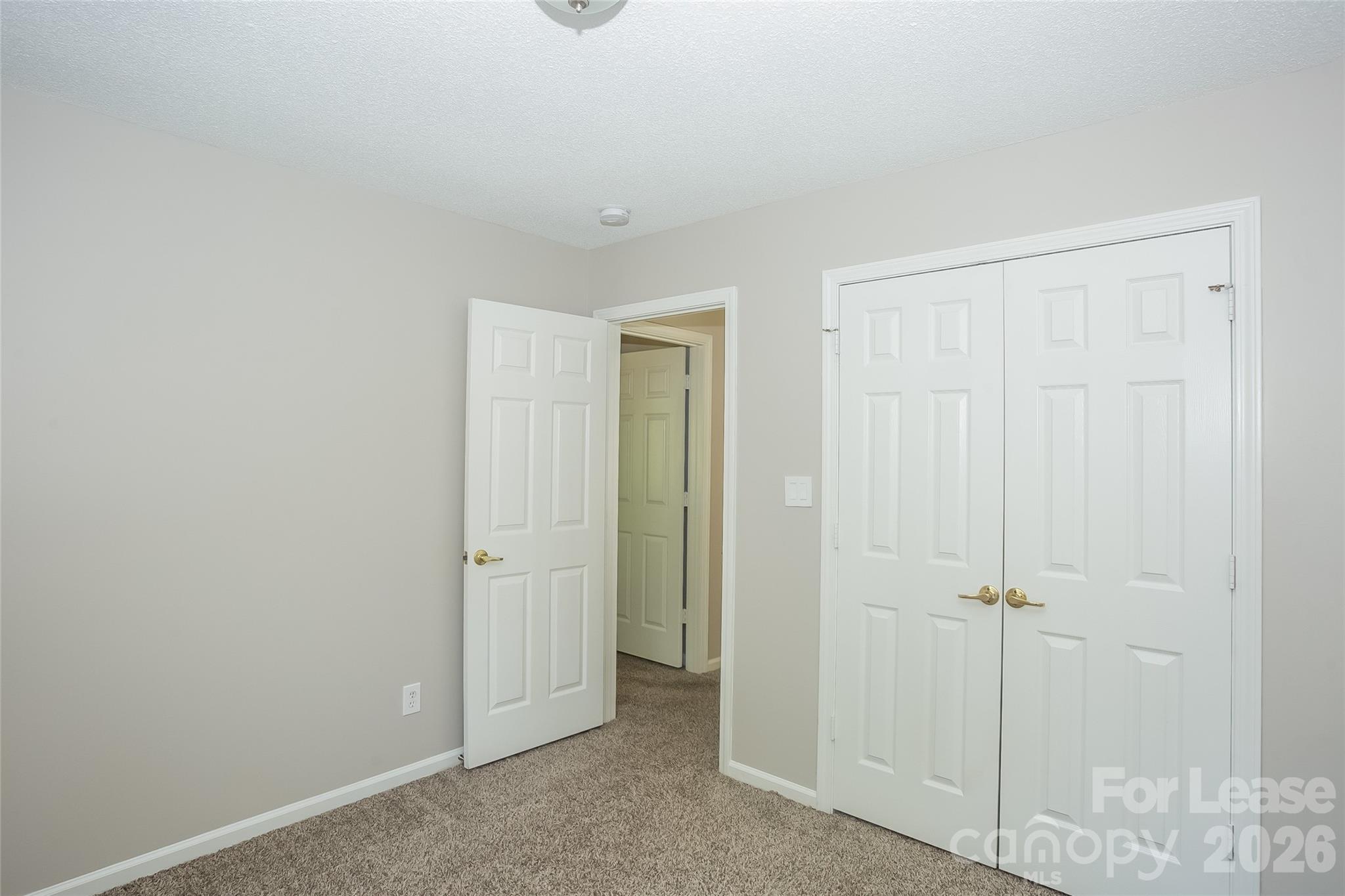 2915 Canary Court Property Photo 11