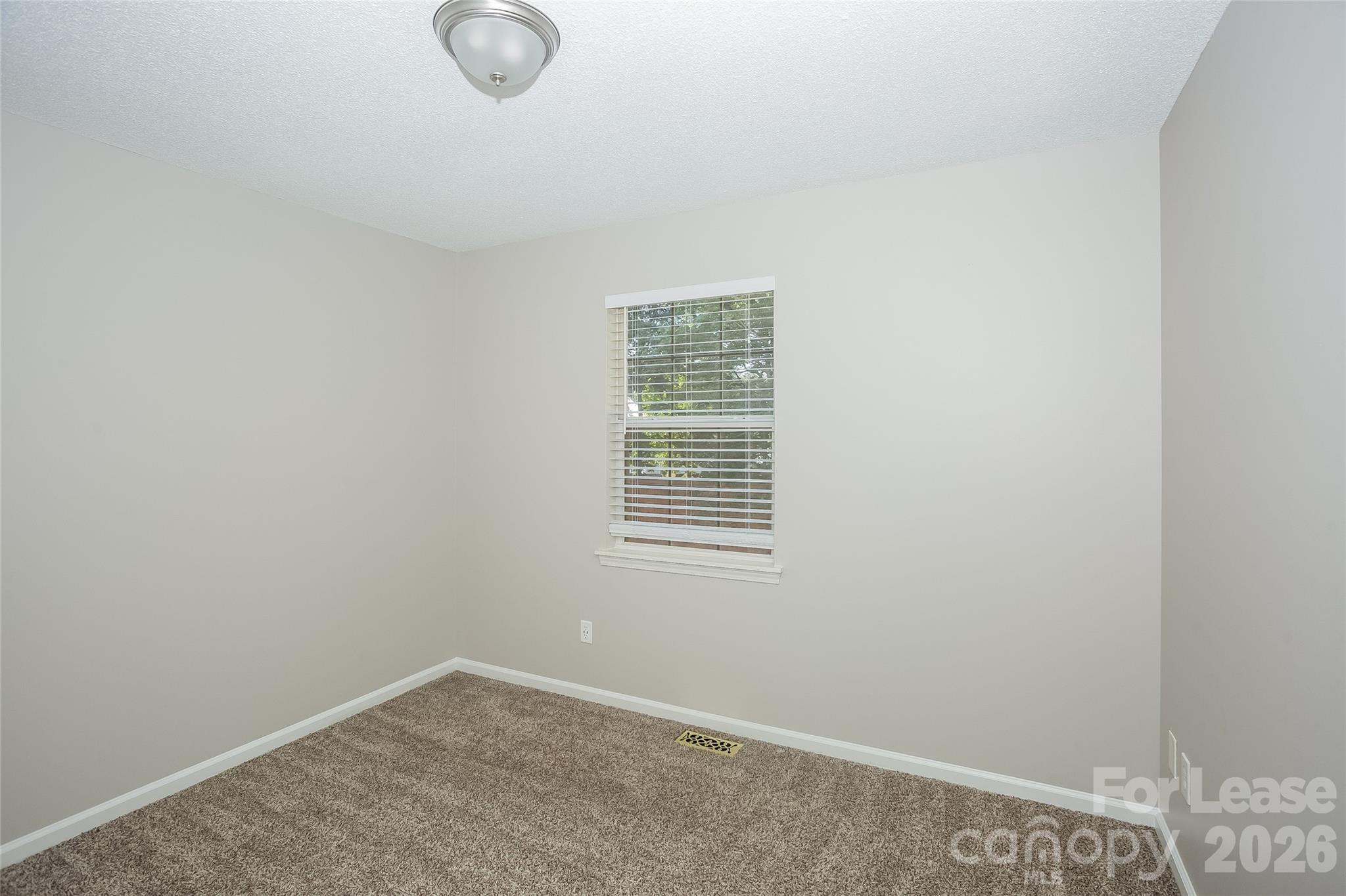 2915 Canary Court Property Photo 12