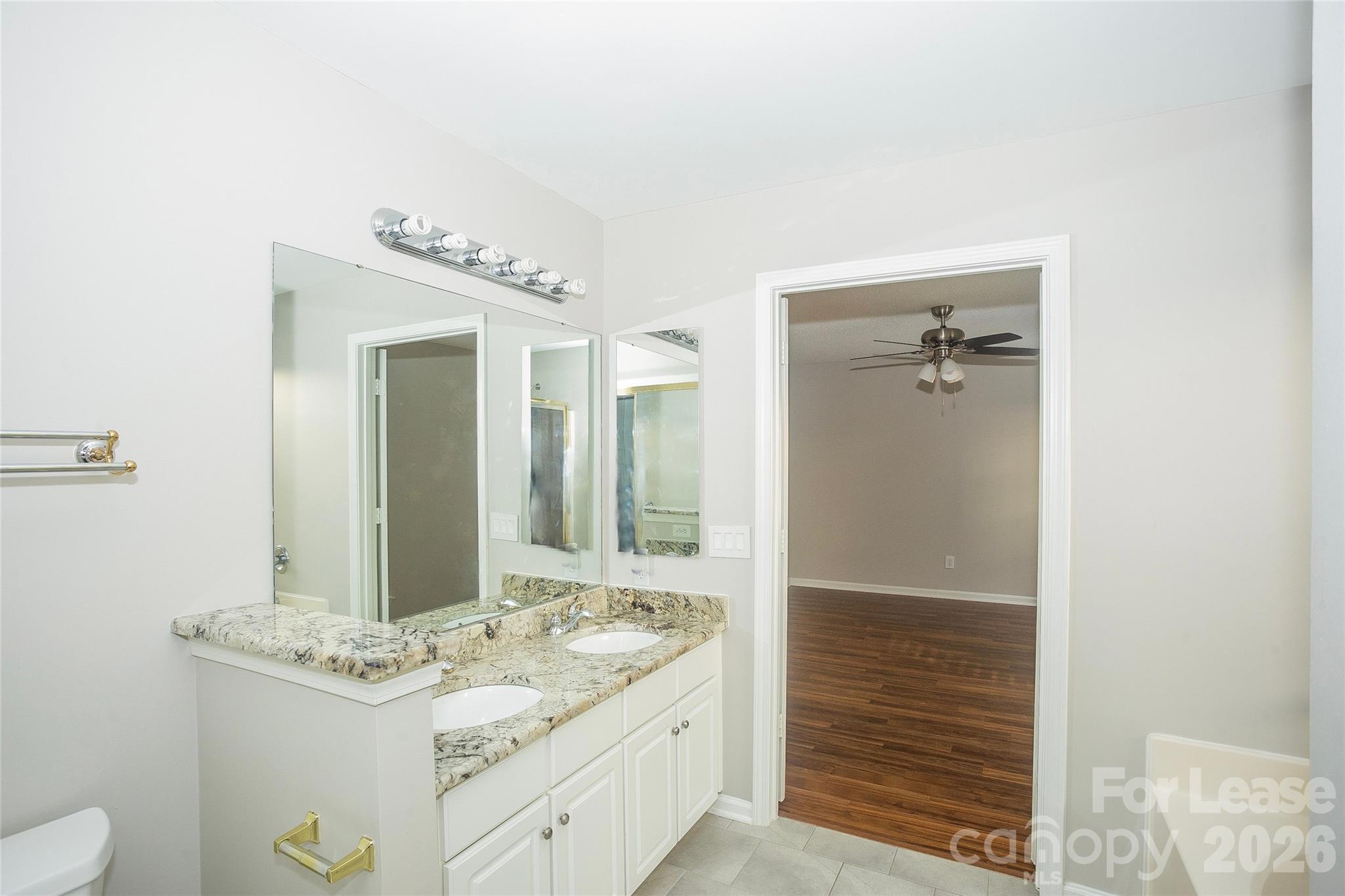 2915 Canary Court Property Photo 13
