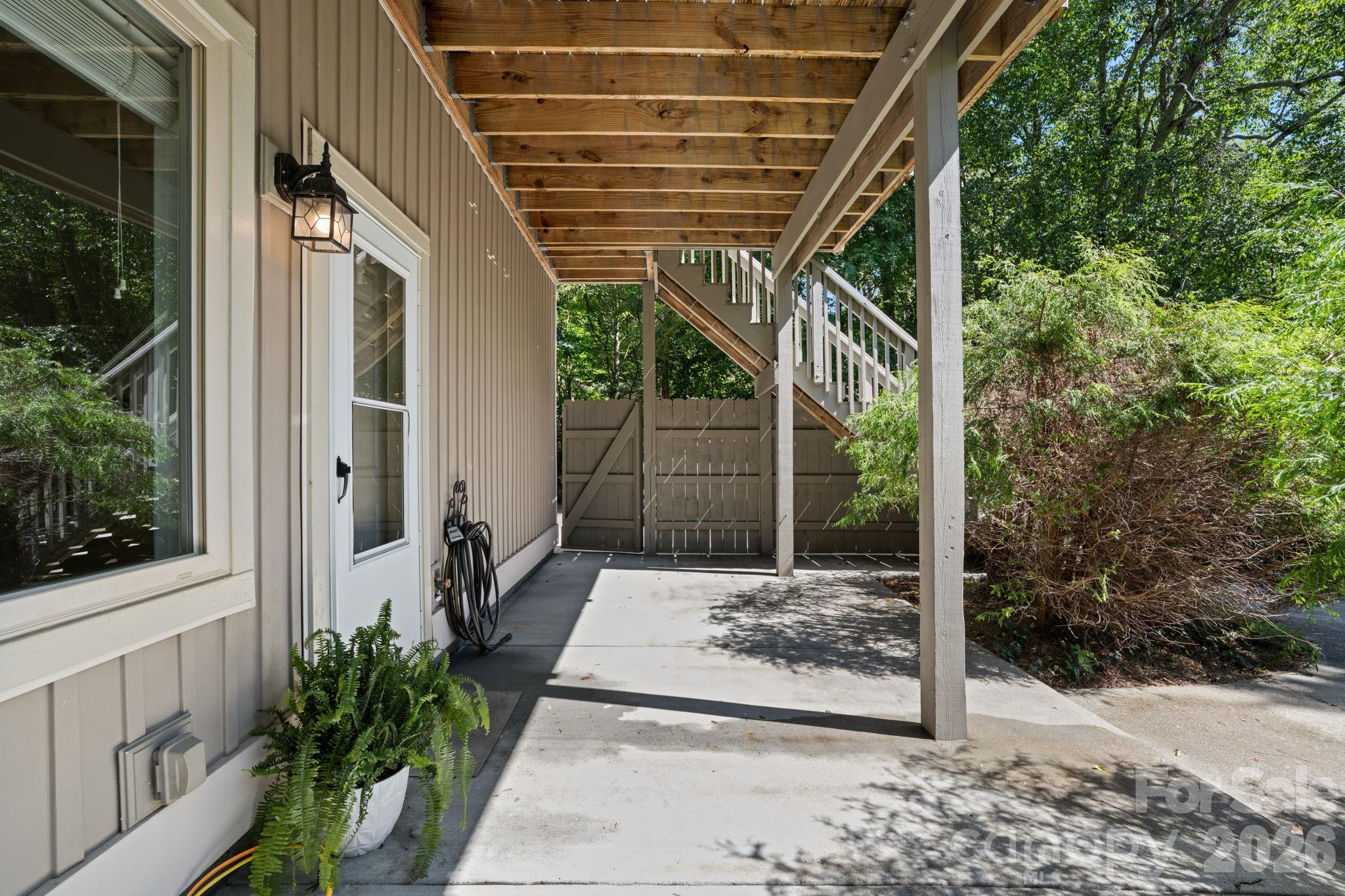 502 Queen Street Property Photo 4