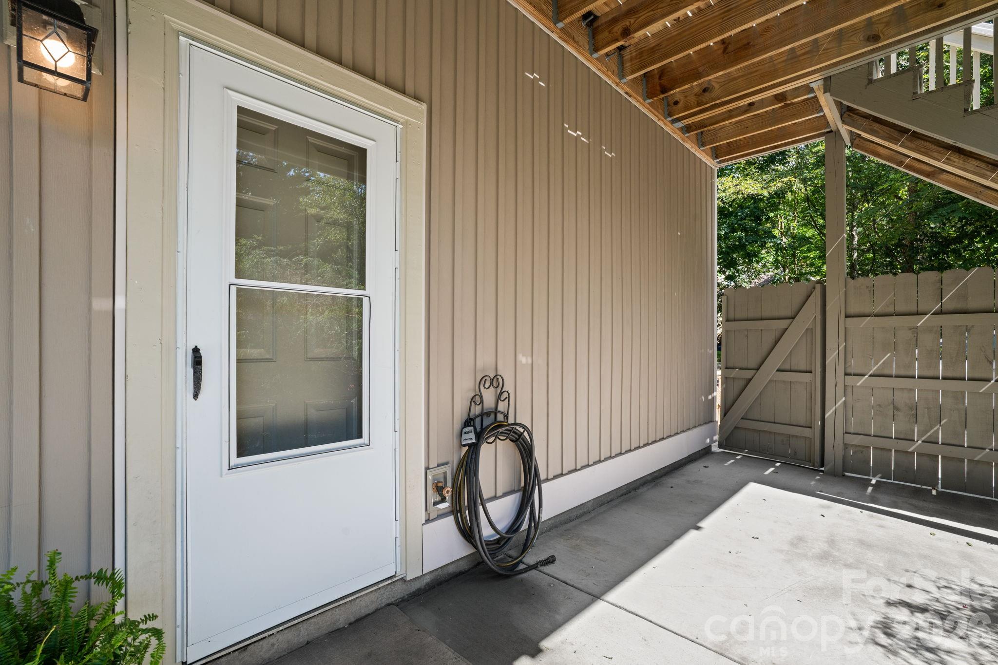 502 Queen Street Property Photo 5
