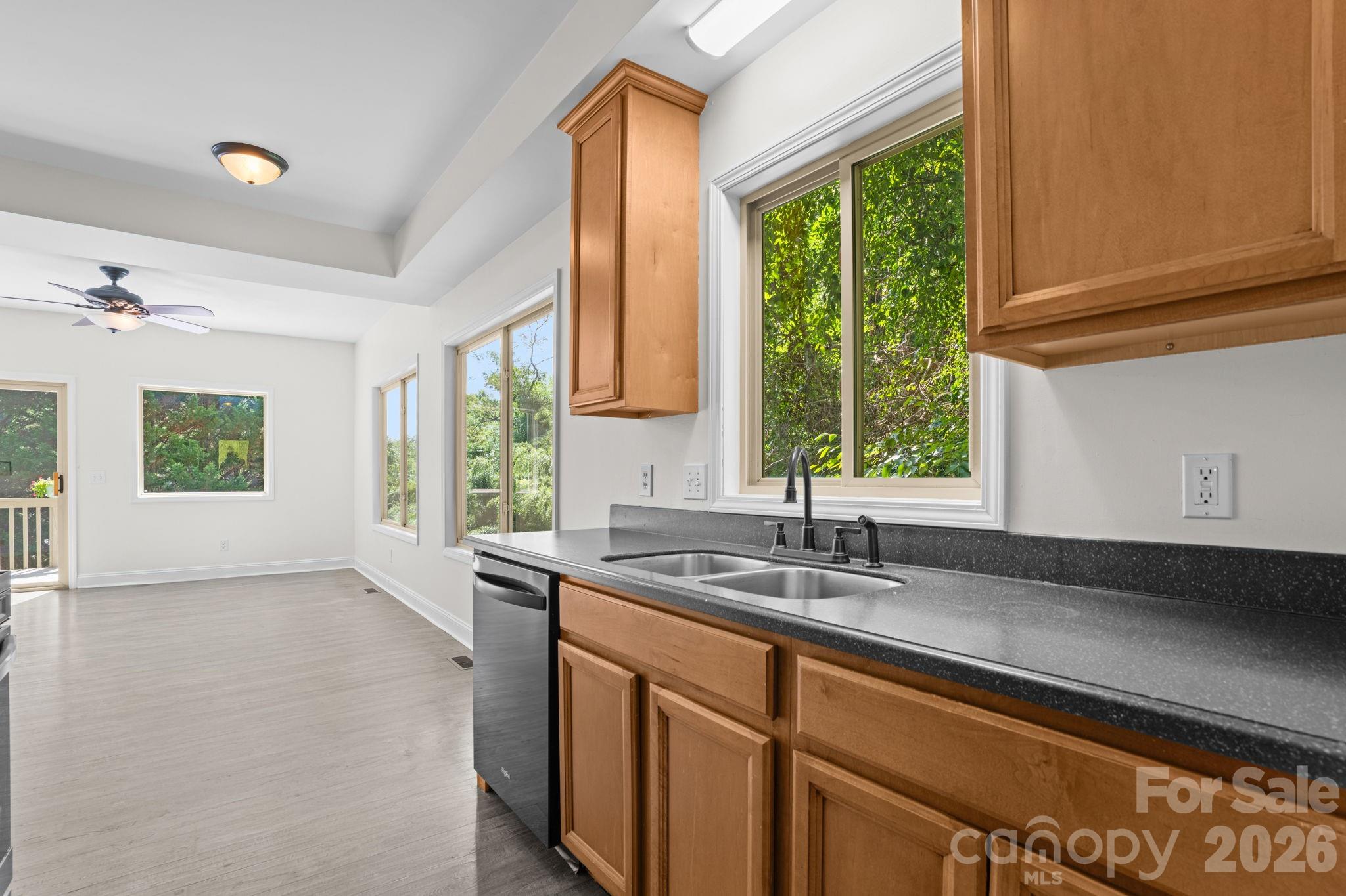 502 Queen Street Property Photo 18