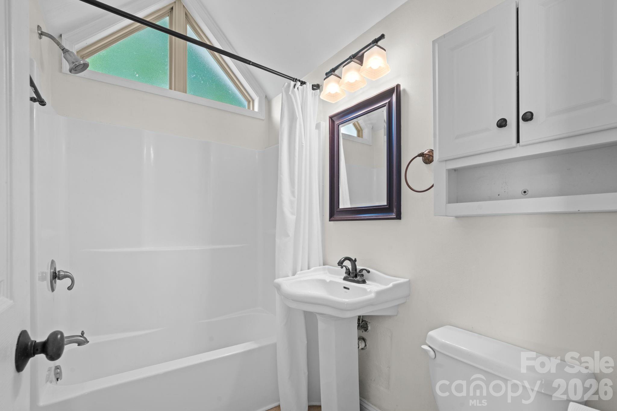 502 Queen Street Property Photo 32
