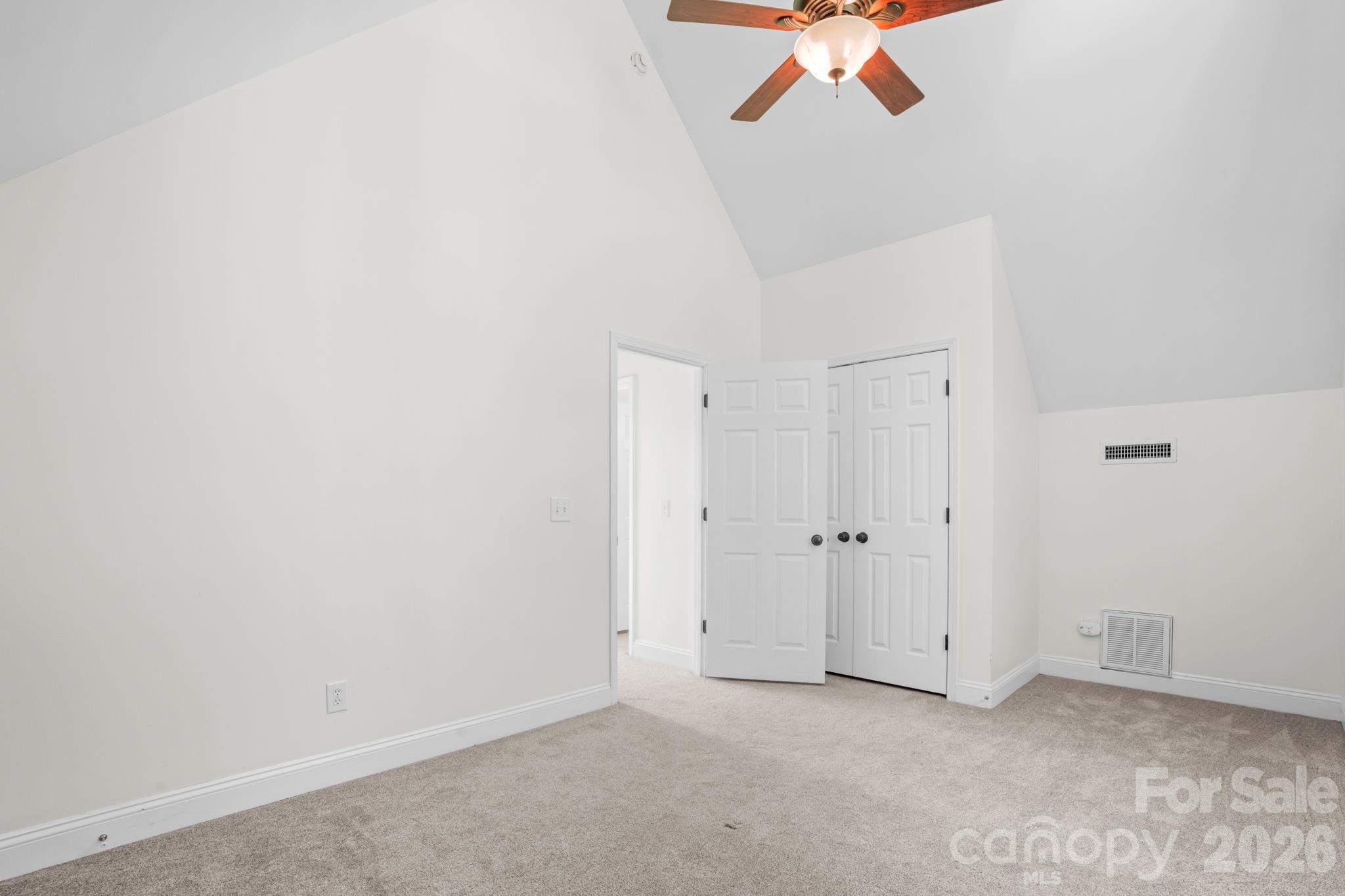 502 Queen Street Property Photo 34