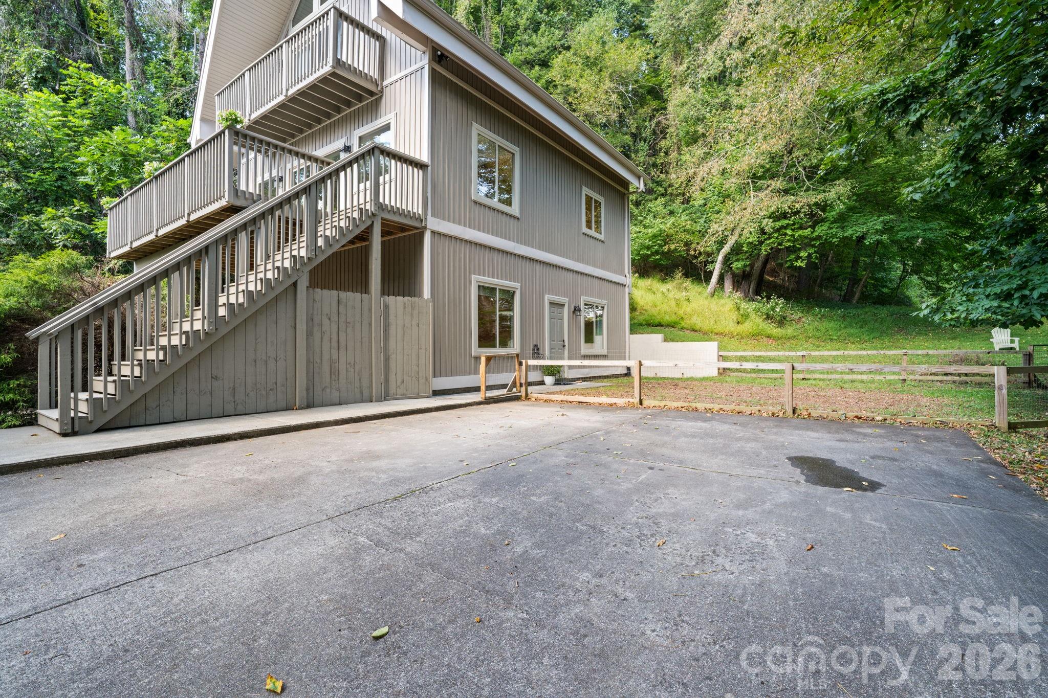 502 Queen Street Property Photo 37