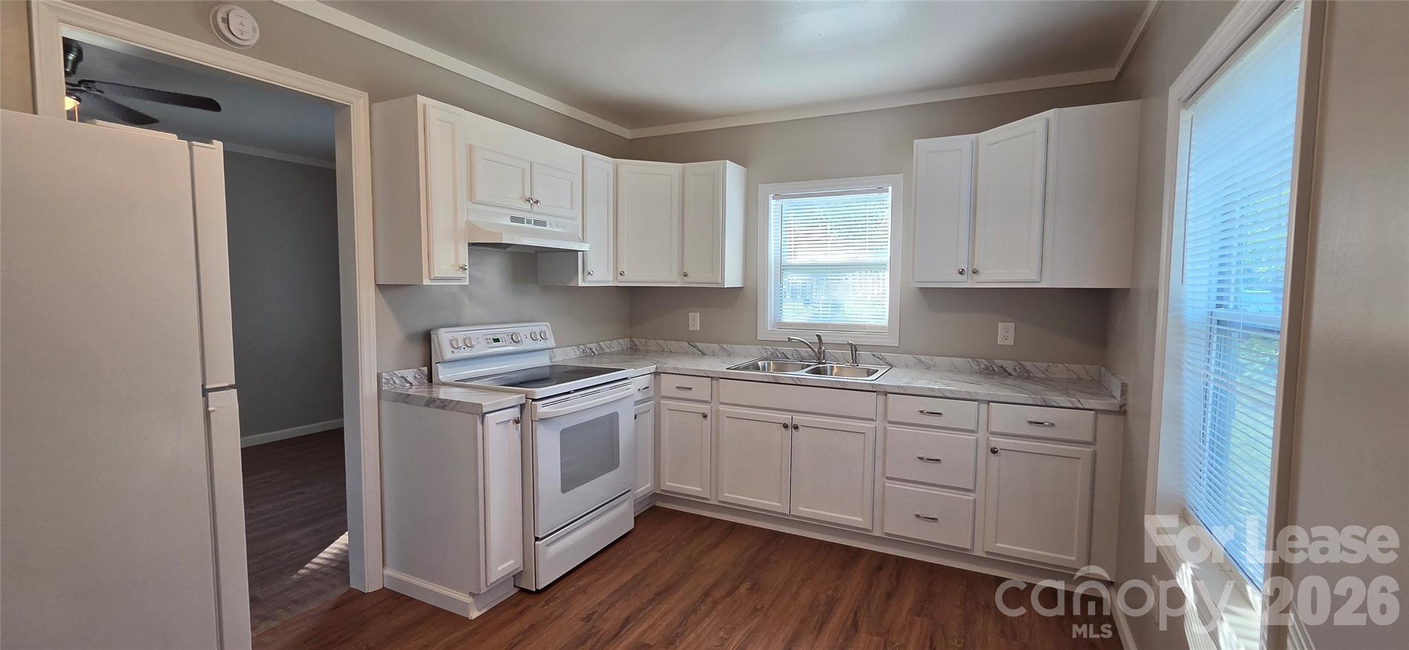 918 Mountain Crest Drive Property Photo 3