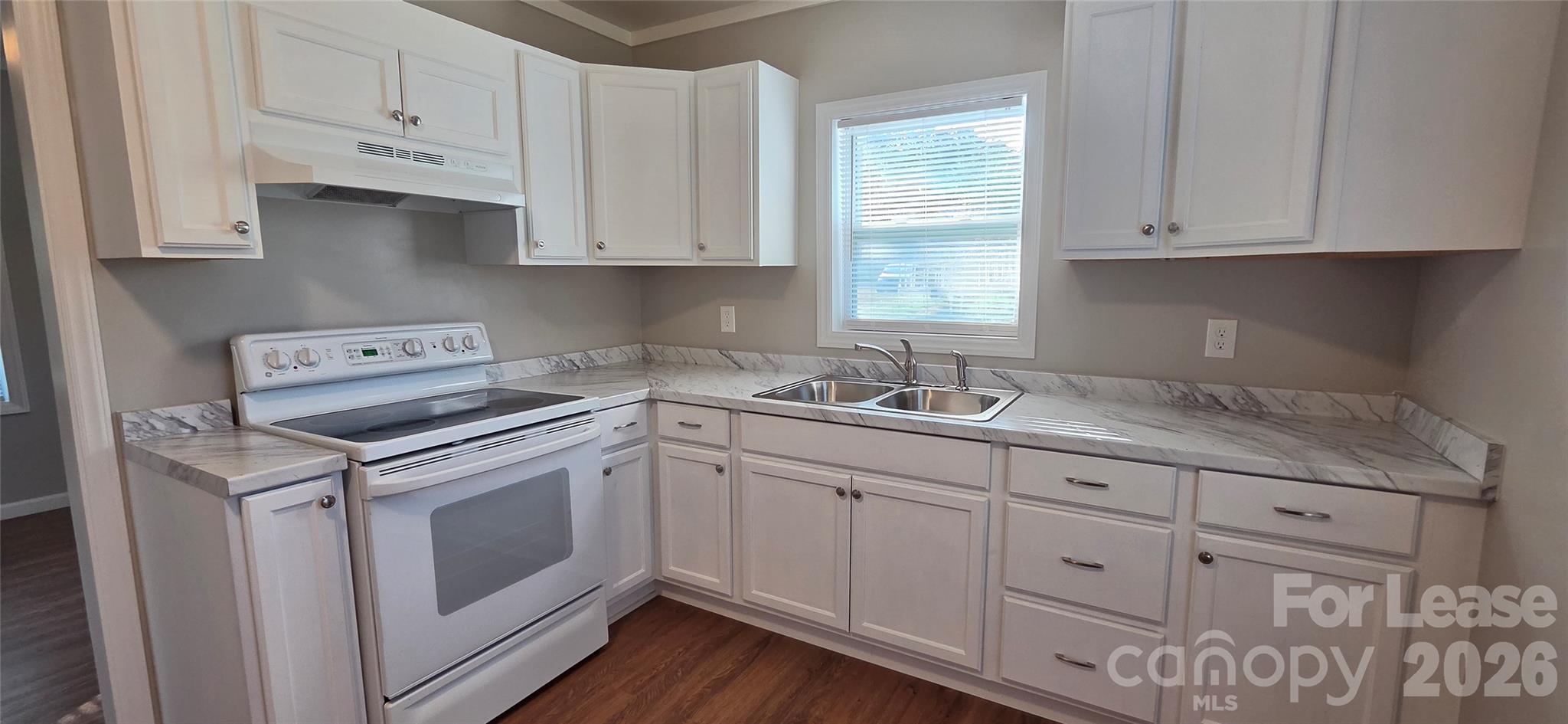 918 Mountain Crest Drive Property Photo 4