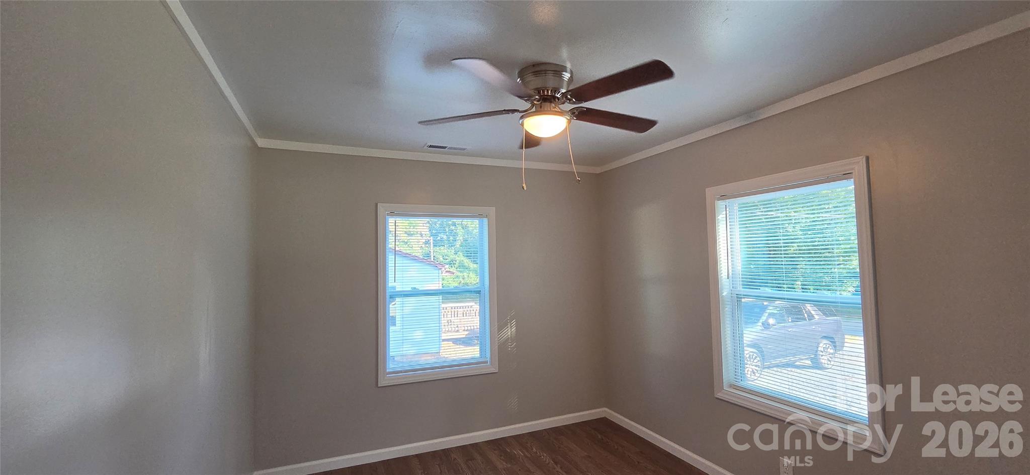 918 Mountain Crest Drive Property Photo 9