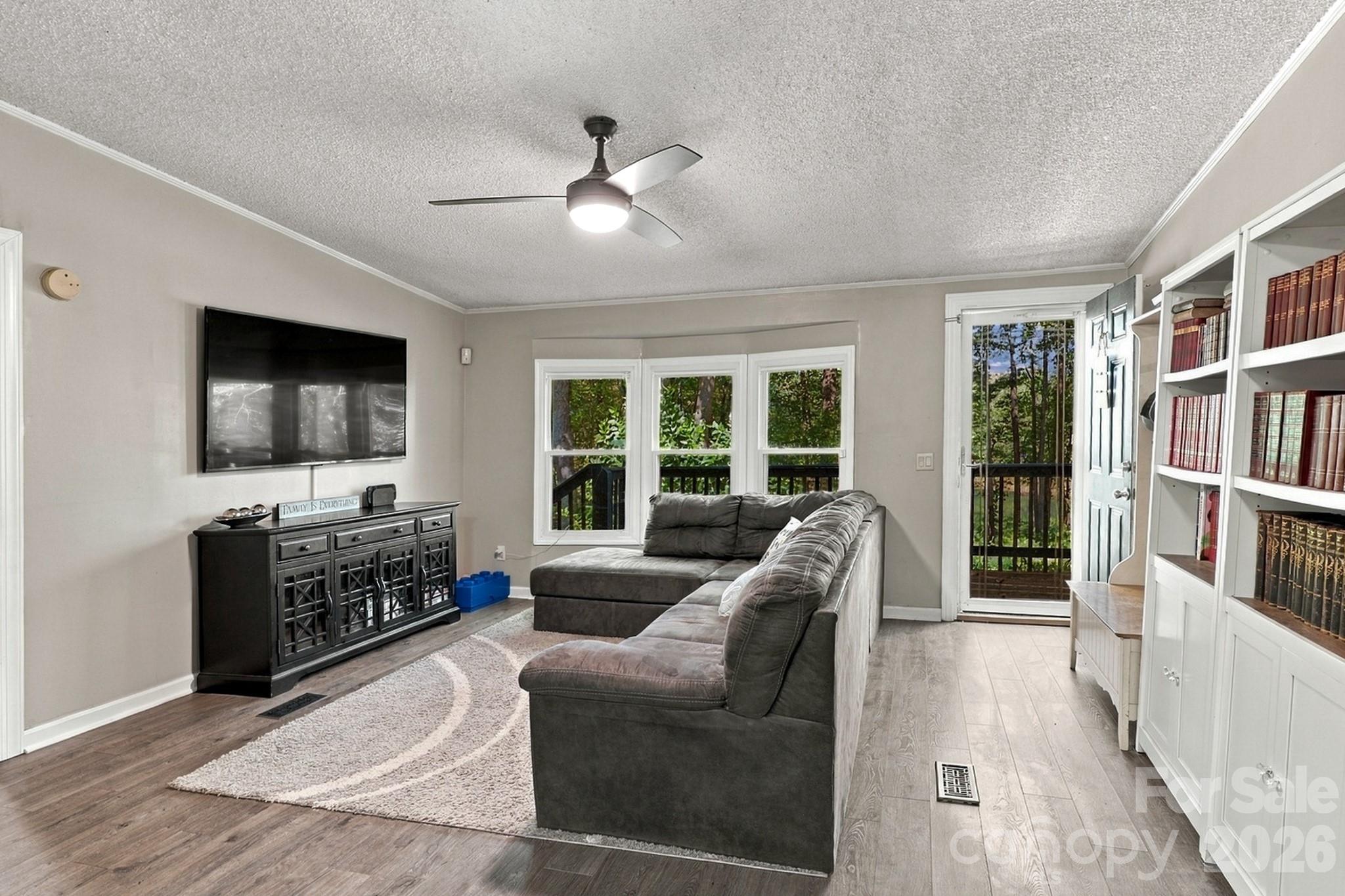 1291 Hines Road Property Photo 6
