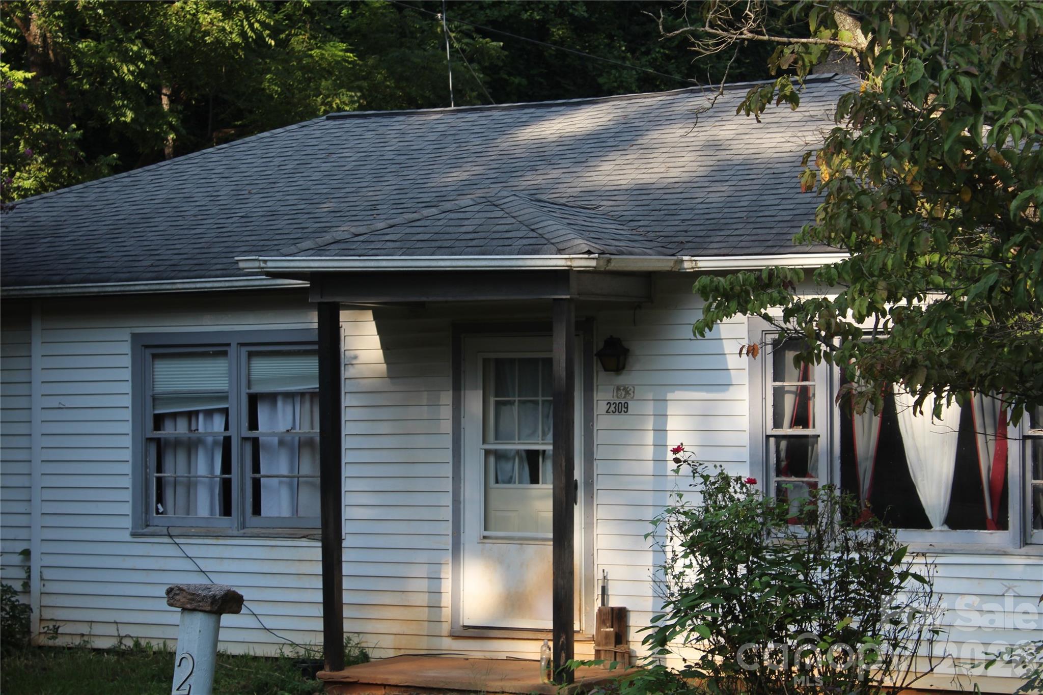 2309 Rainbow Heights Circle Property Photo 1
