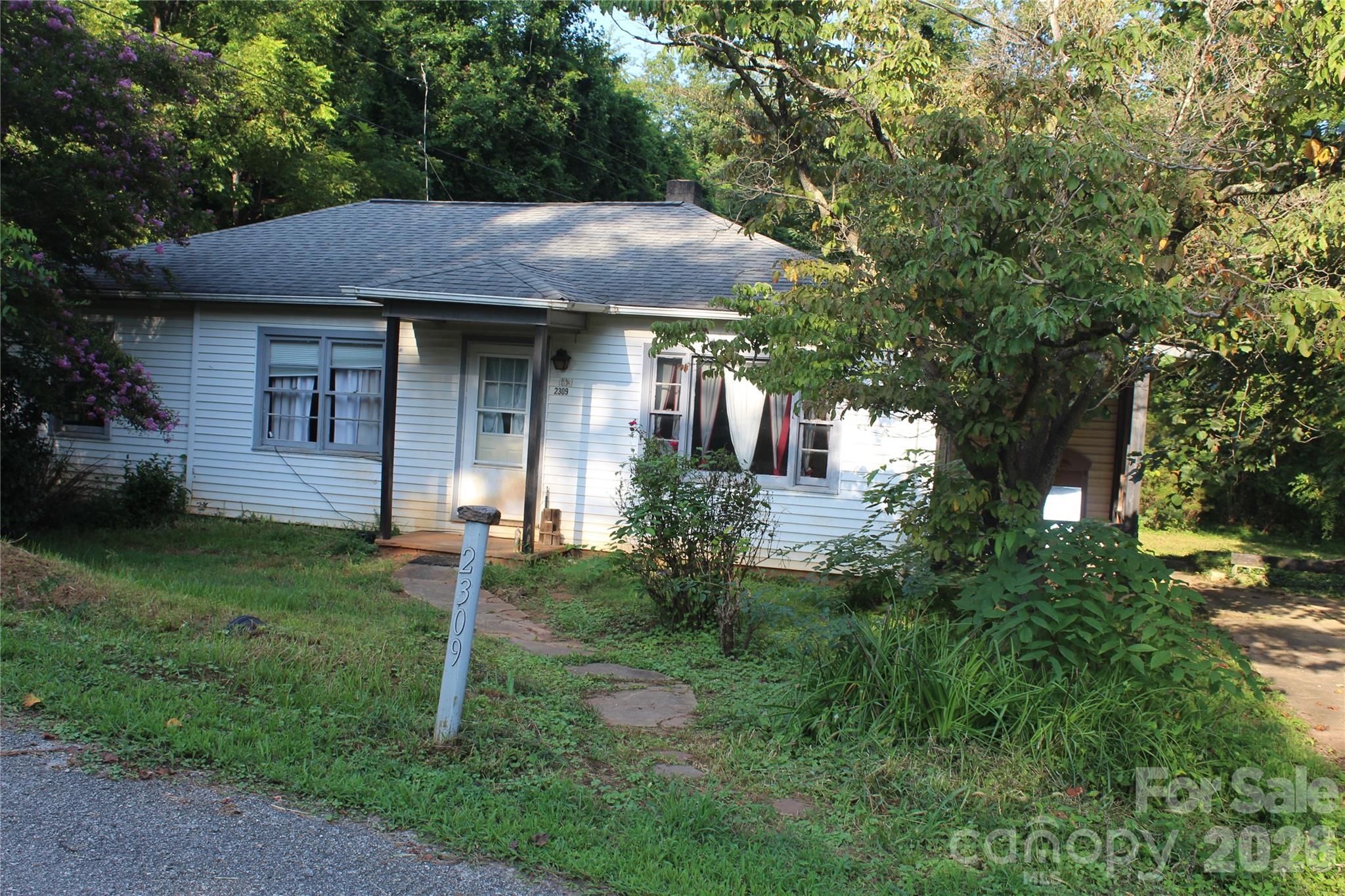 2309 Rainbow Heights Circle Property Photo 2