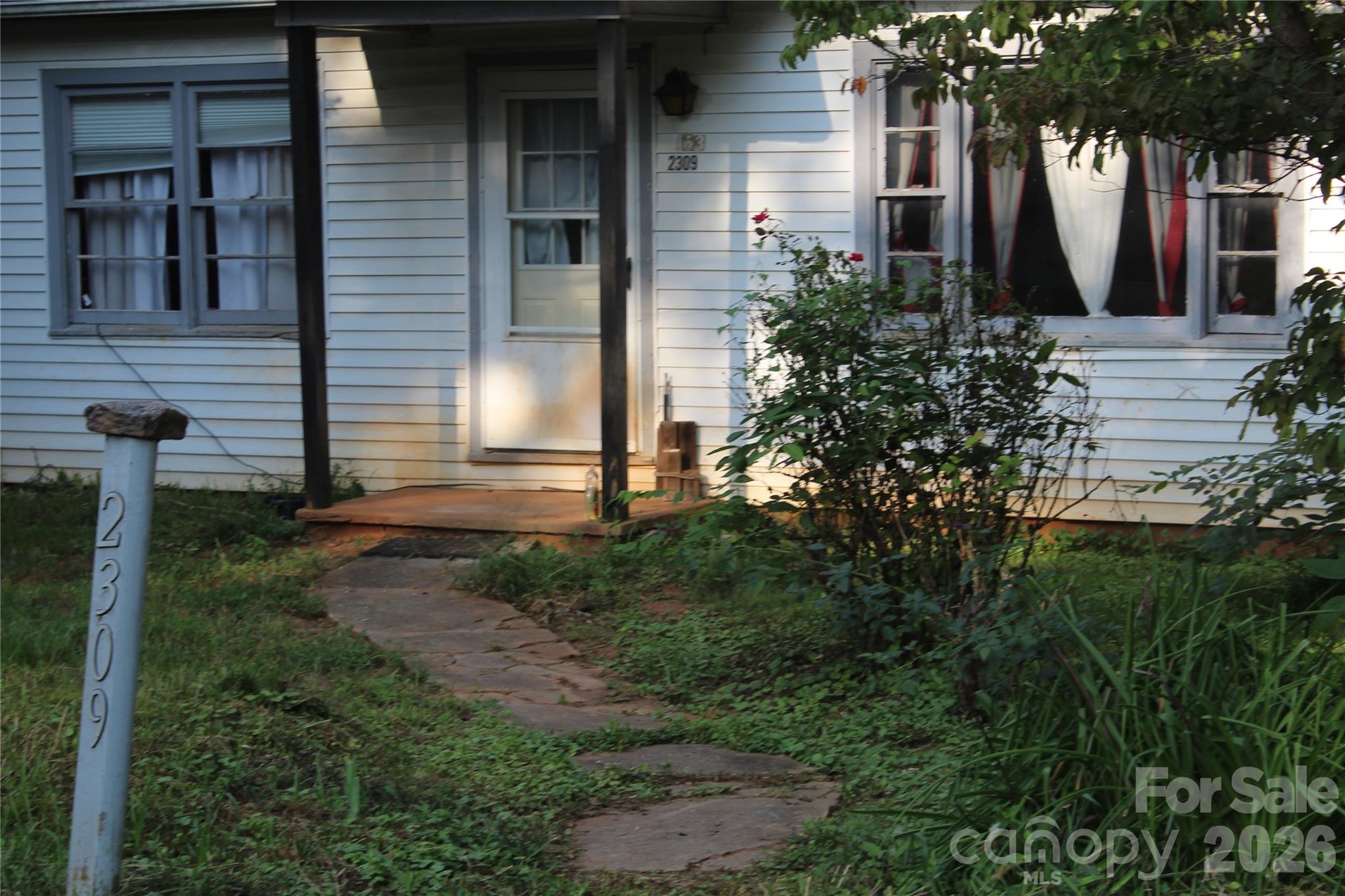 2309 Rainbow Heights Circle Property Photo 3