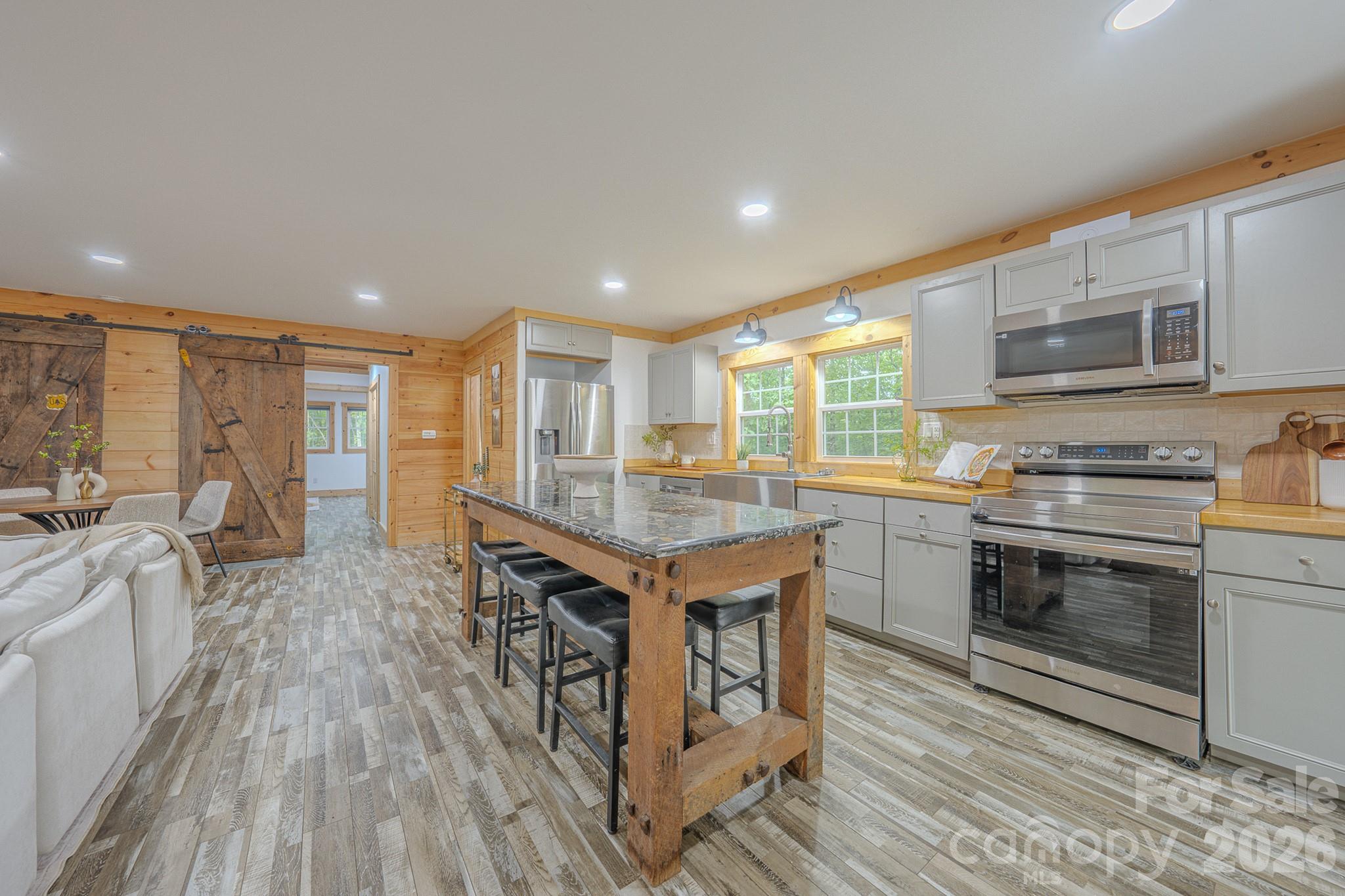633 Kingdom Place Property Photo 6