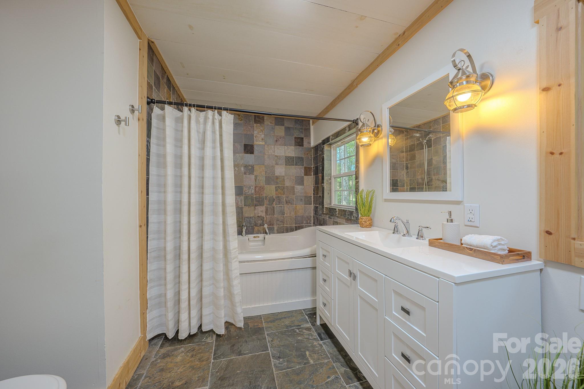 633 Kingdom Place Property Photo 22