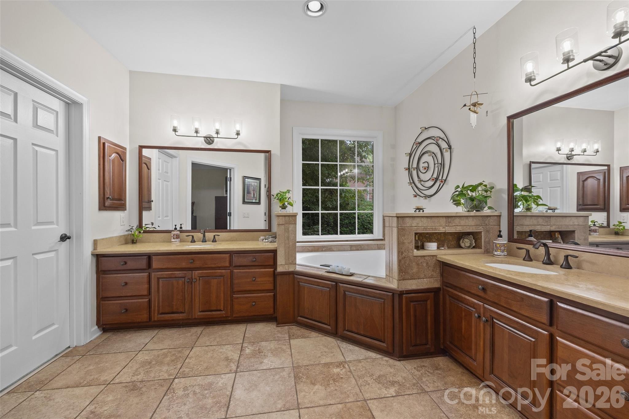 919 Thorn Ridge Lane Property Photo 15