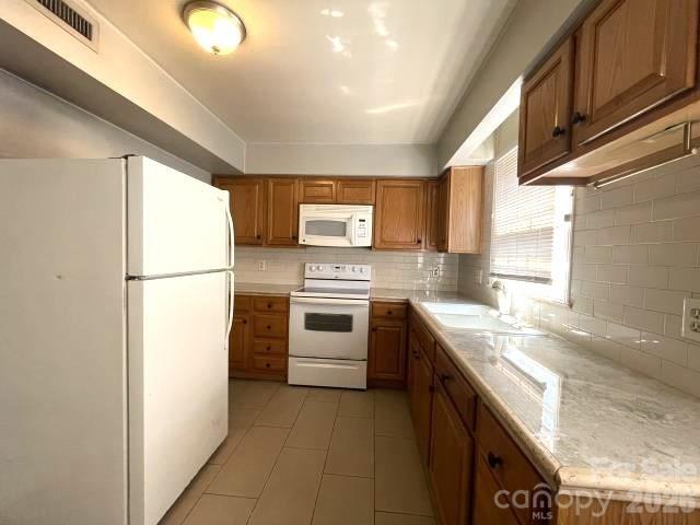 6432 Old Pineville Road E Property Photo 3
