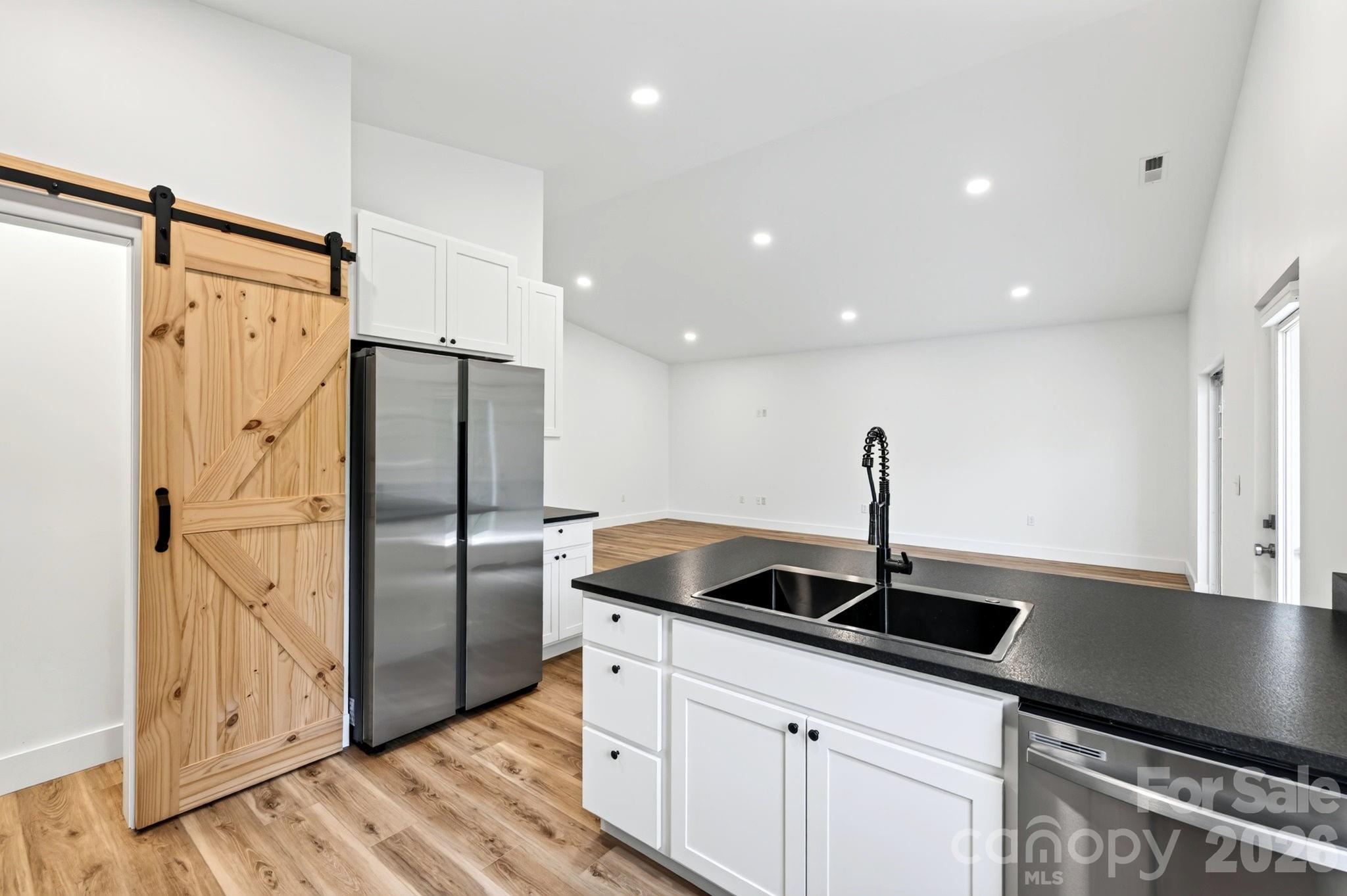 60 Pearl Street Property Photo 6