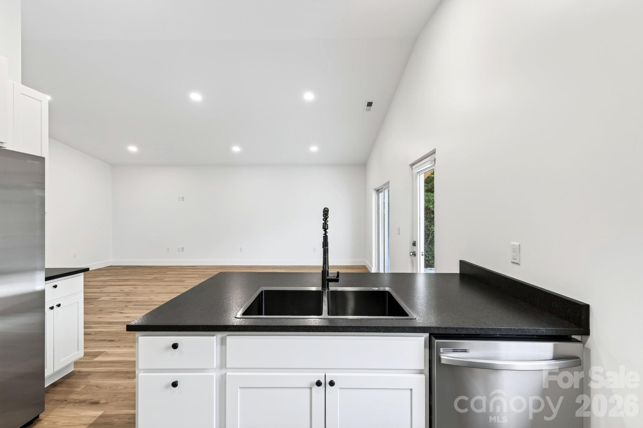 60 Pearl Street Property Photo 8