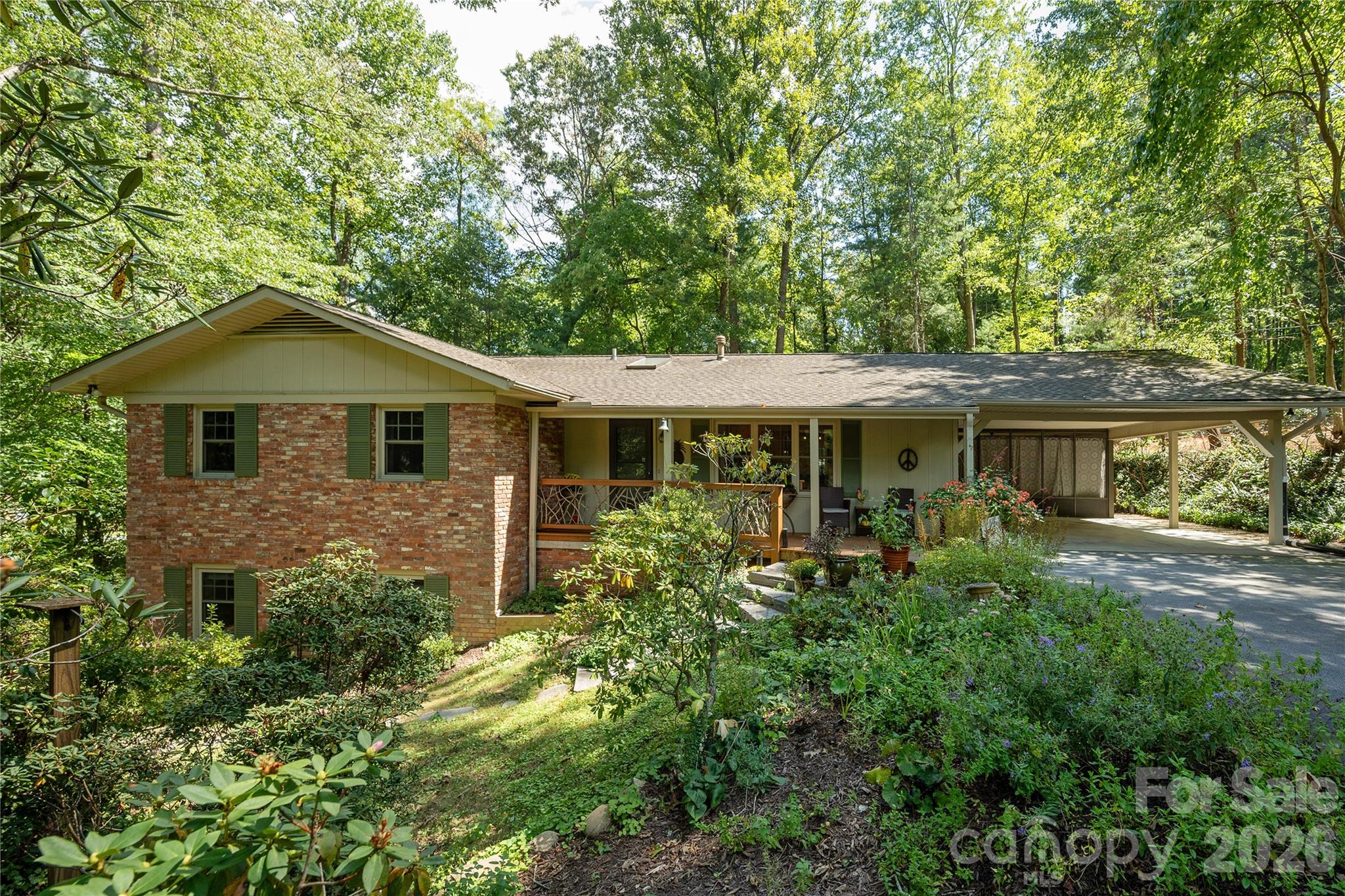 906 Indian Hill Road Property Photo 1