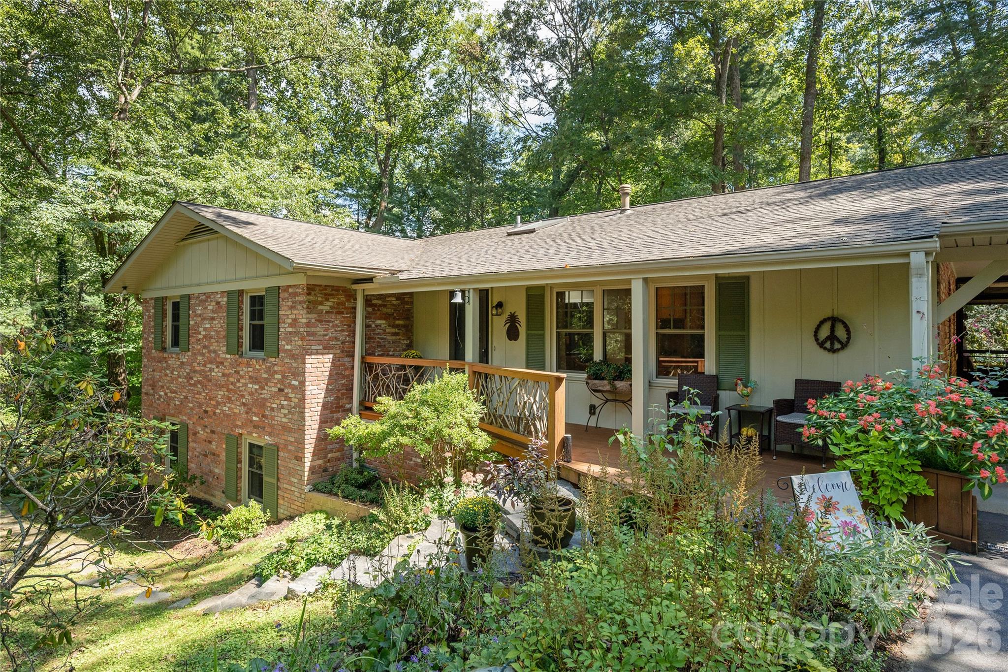 906 Indian Hill Road Property Photo 1