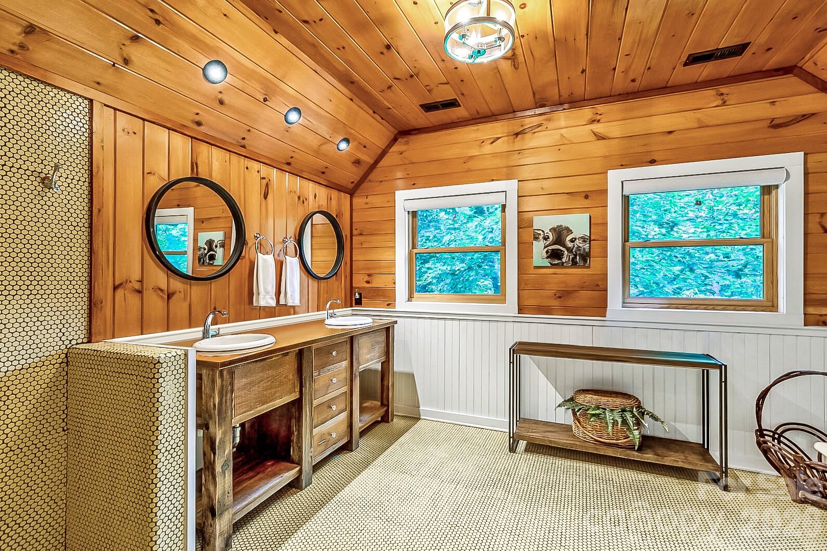 597 & 568 Auborn Trivette Road Property Photo 20