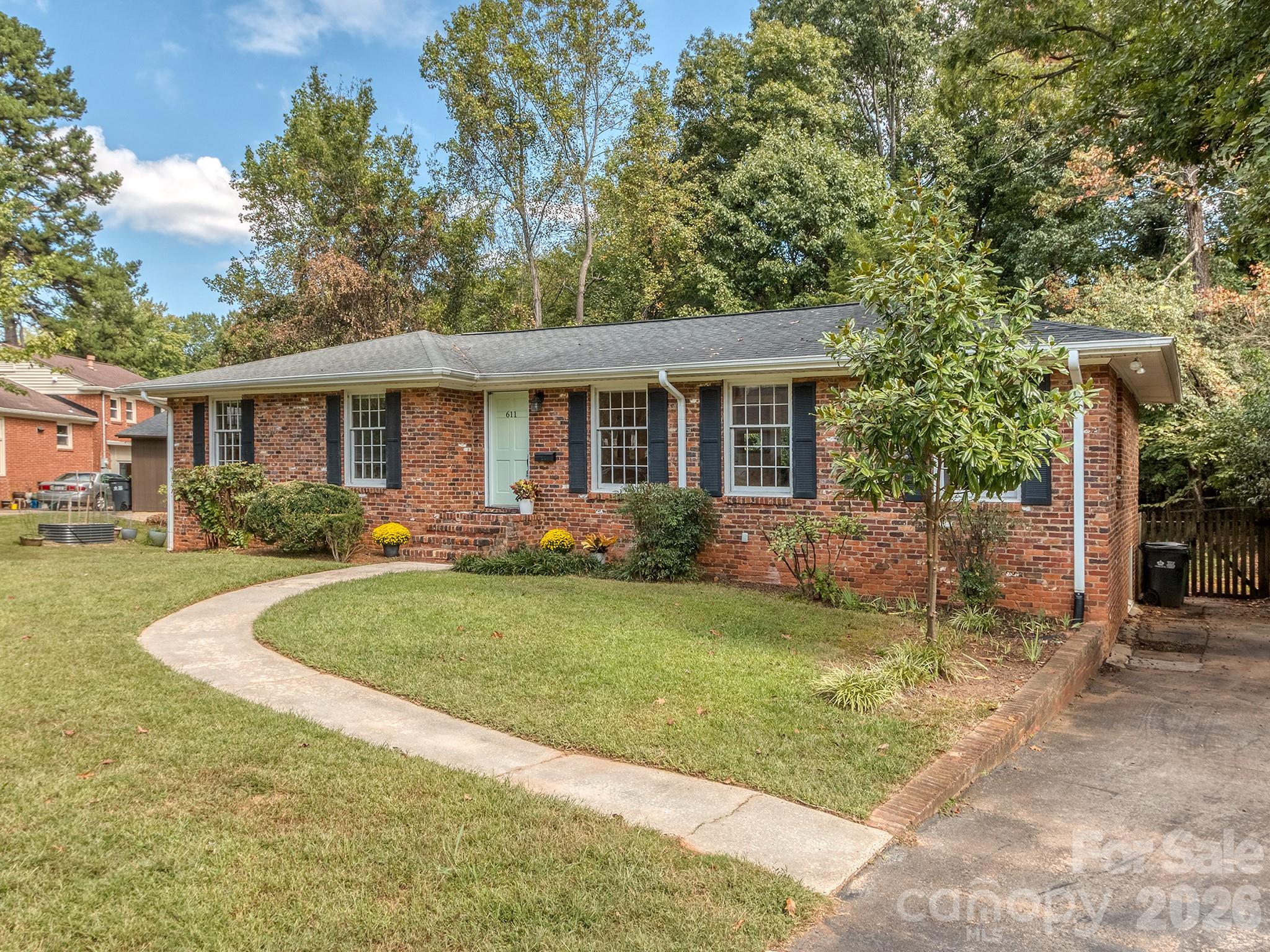 611 Reynolds Drive Property Photo 2