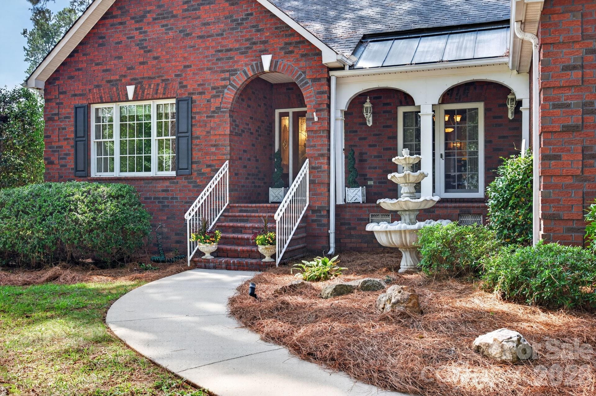 190 Bonaventure Drive Property Photo 1