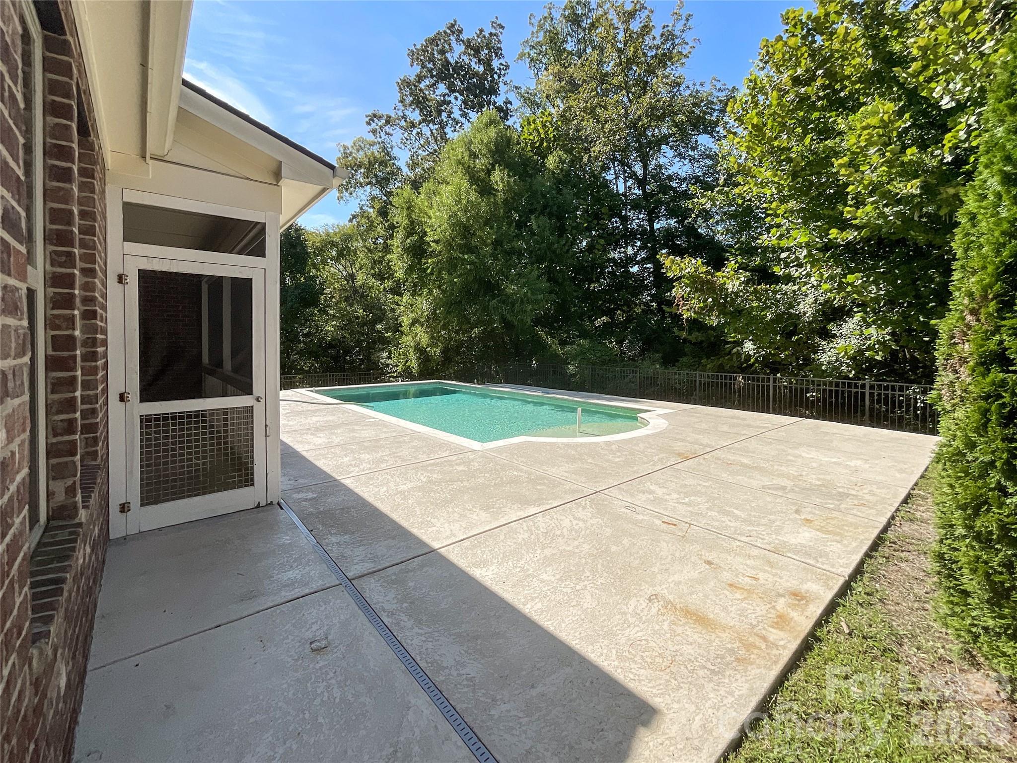 214 Smithfield Drive Property Photo 8