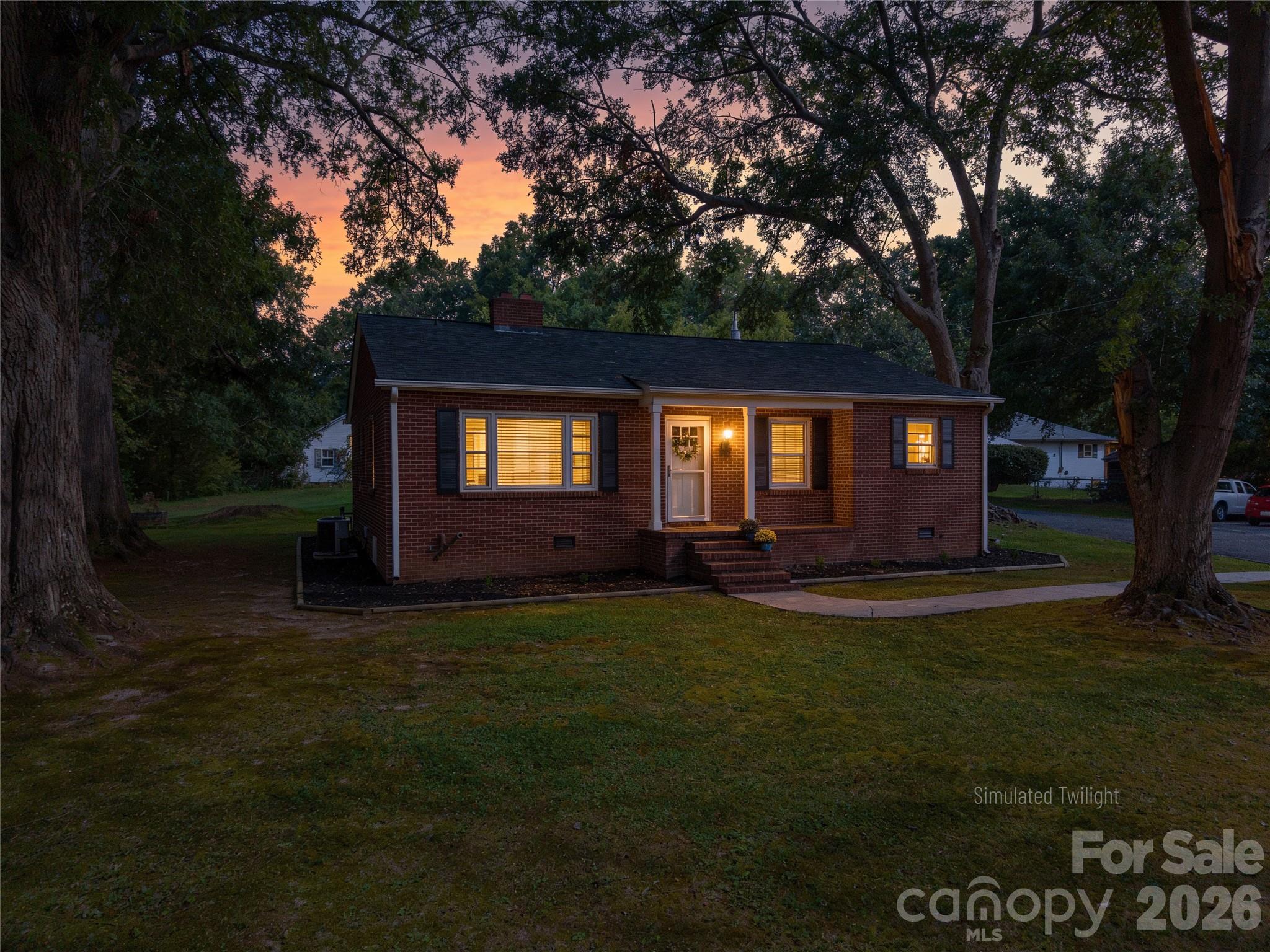 123 E Dixon Street Property Photo 2