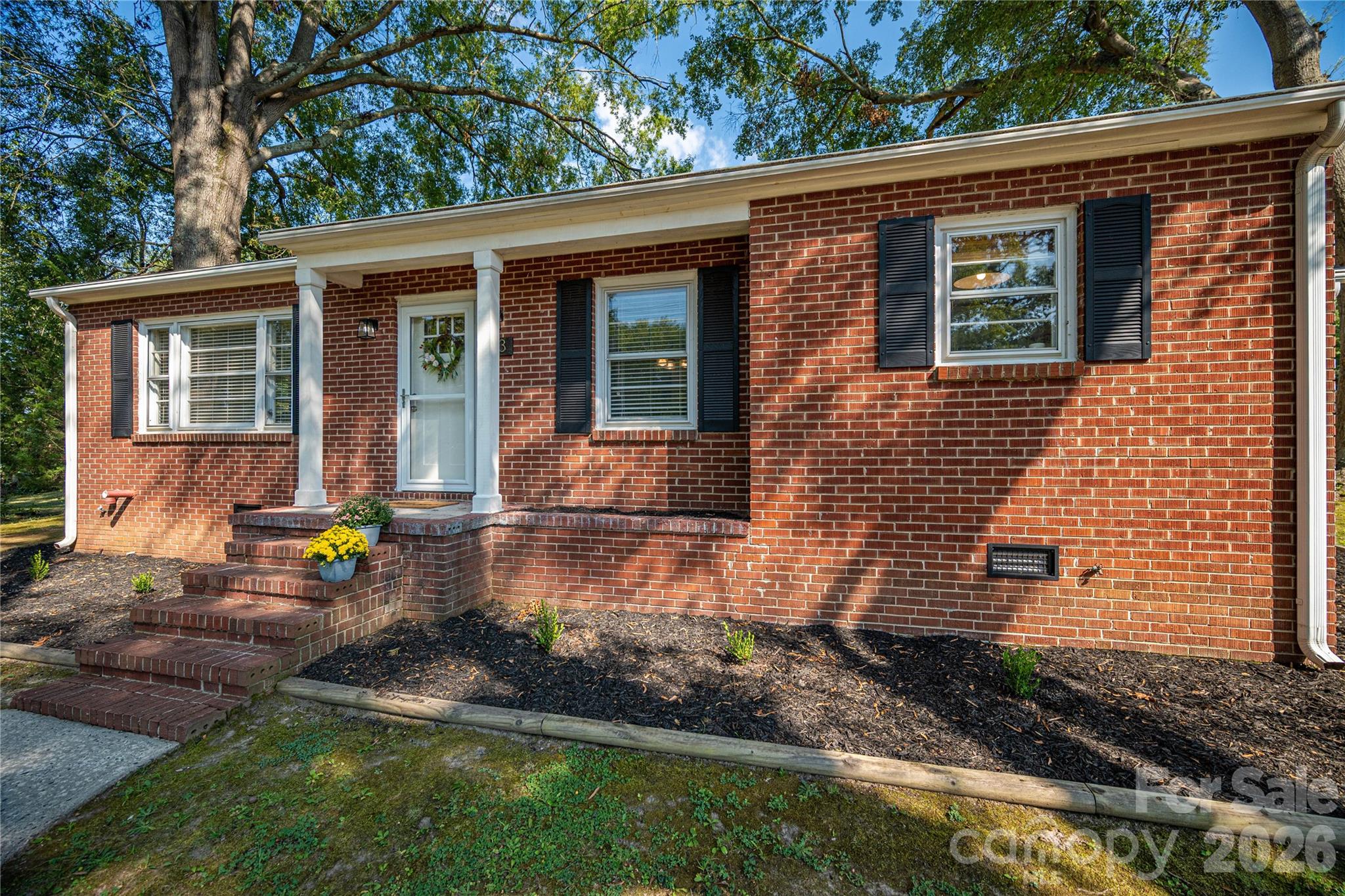 123 E Dixon Street Property Photo 5