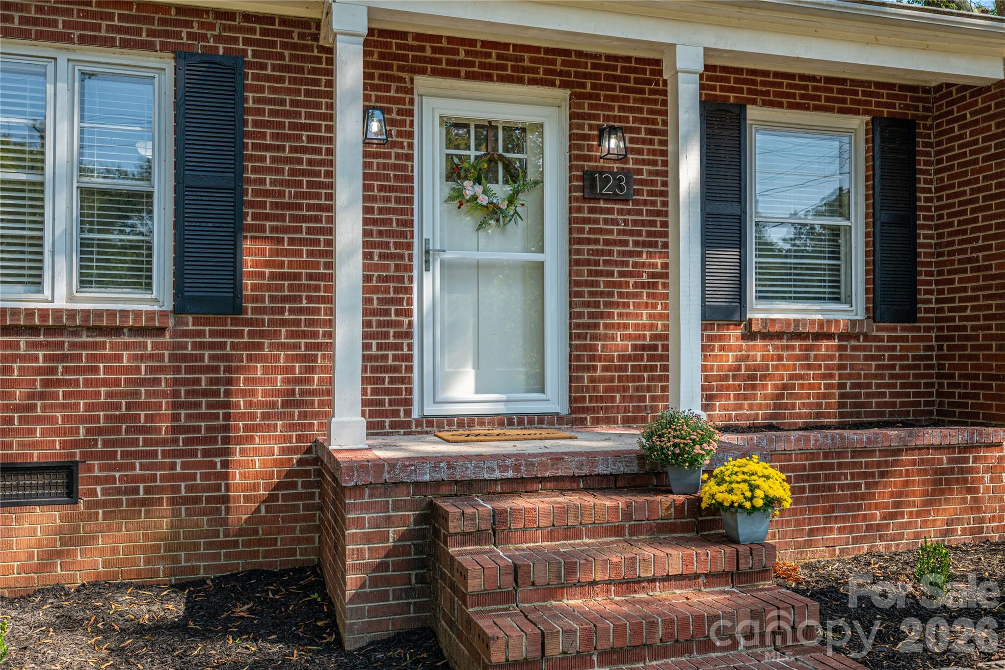 123 E Dixon Street Property Photo 6