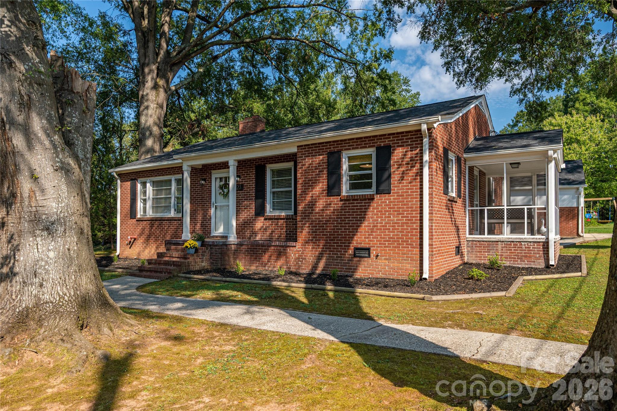 123 E Dixon Street Property Photo 8