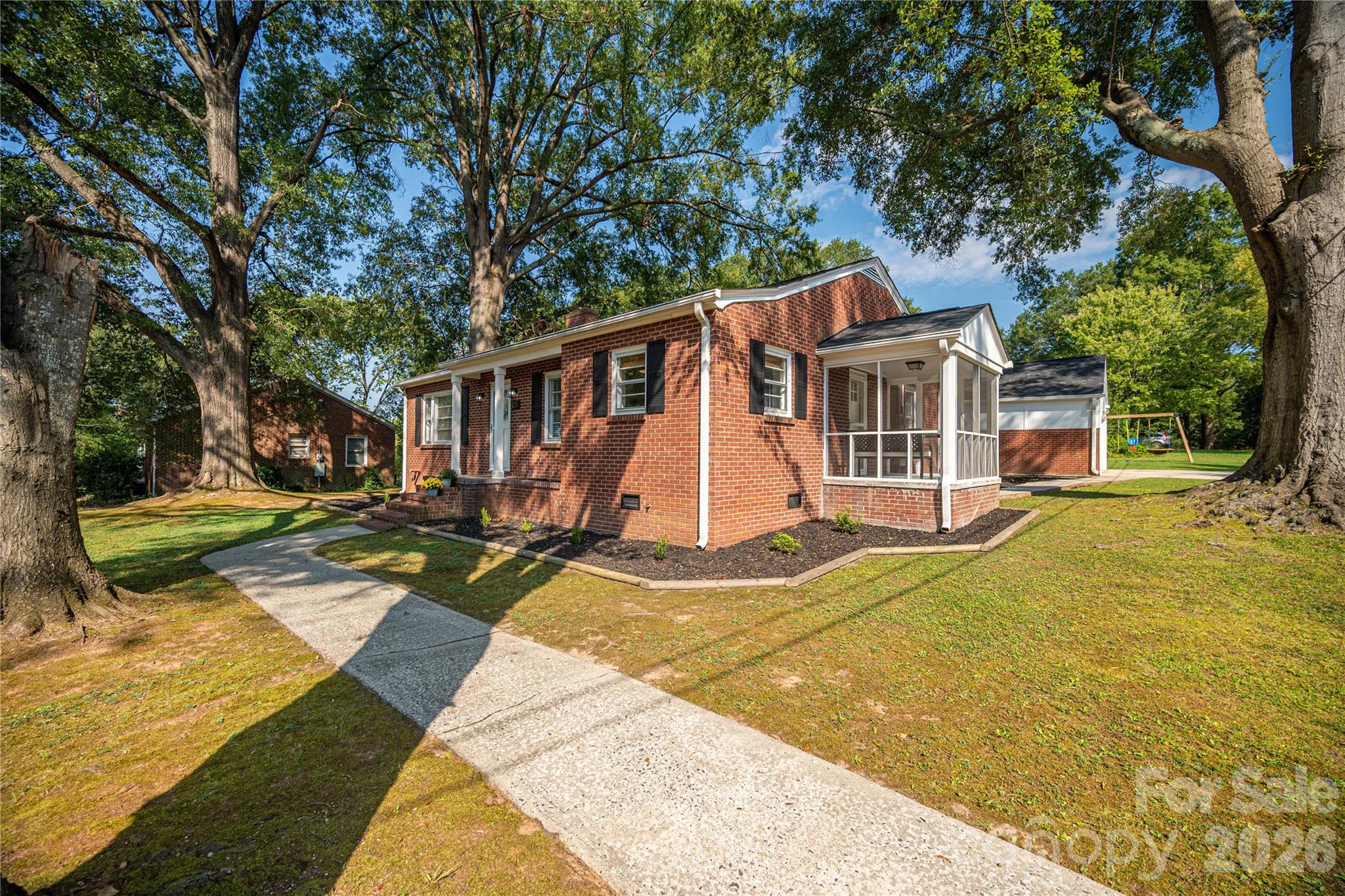 123 E Dixon Street Property Photo 9