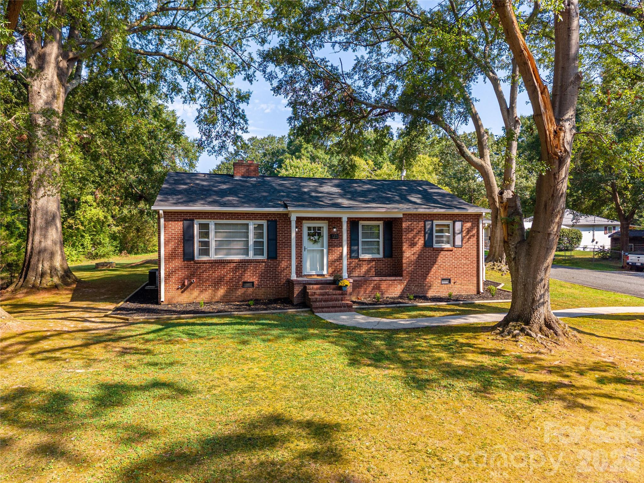 123 E Dixon Street Property Photo 31
