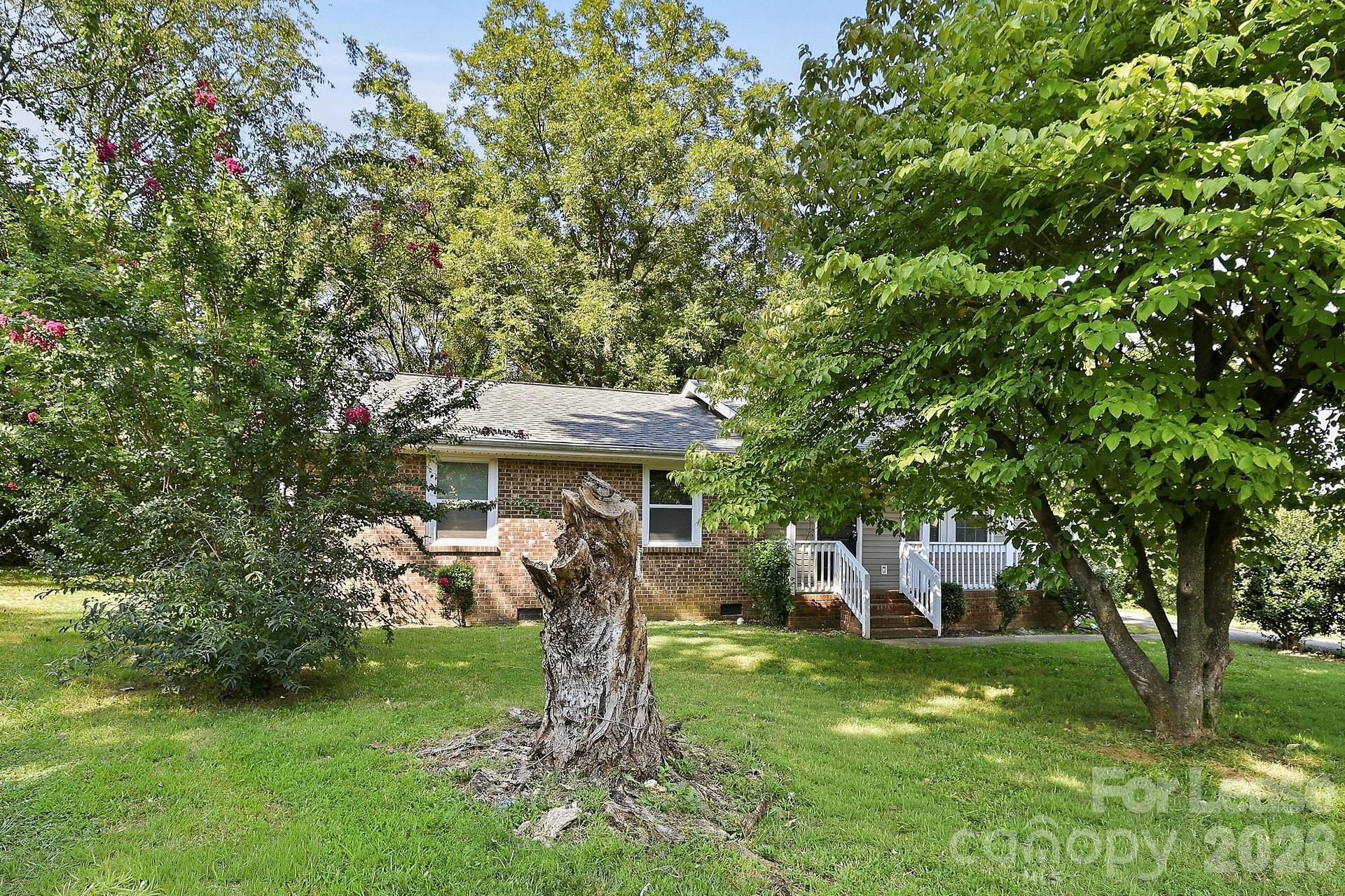 910 Canton Place Property Photo 2