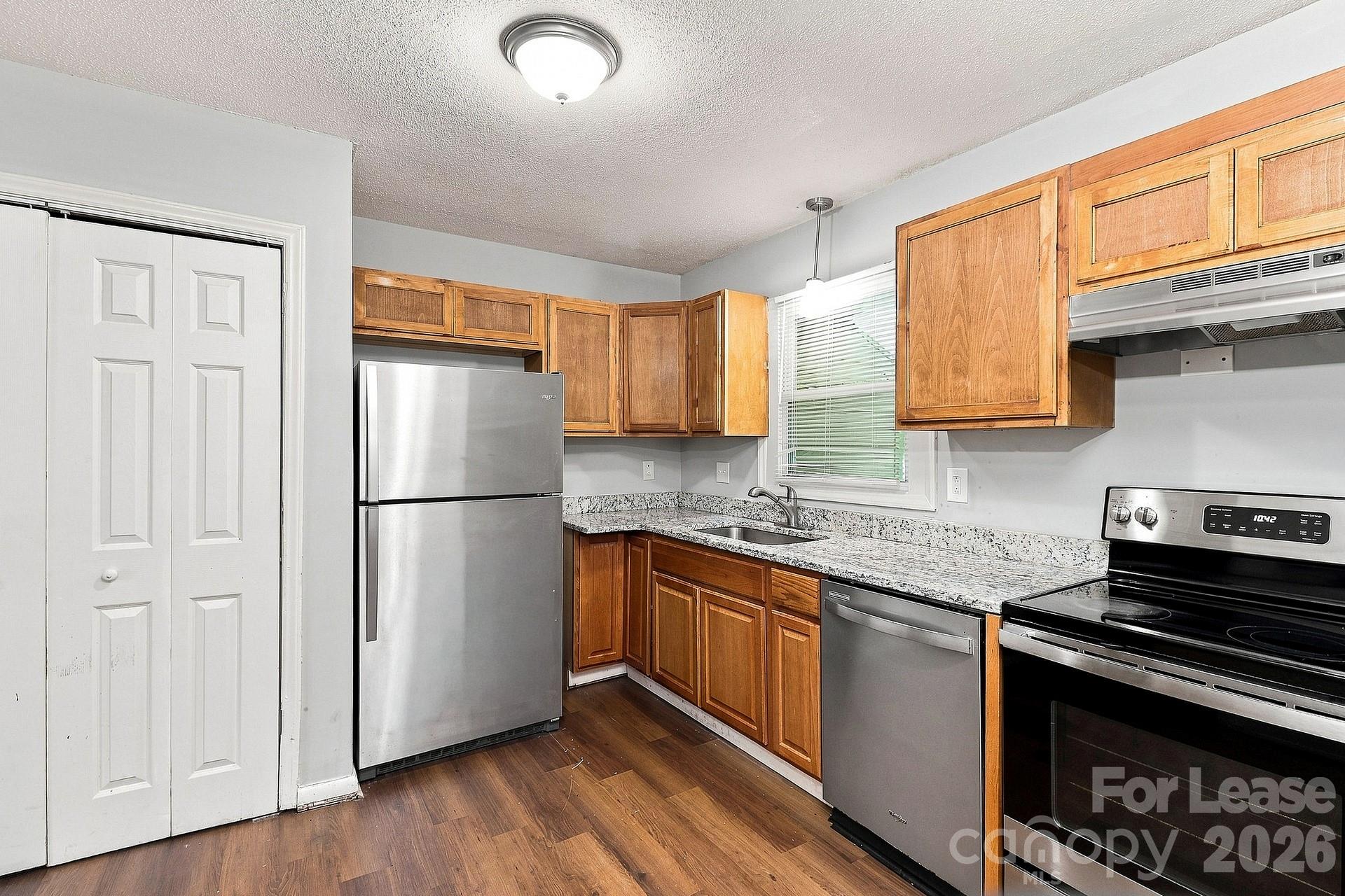 910 Canton Place Property Photo 3