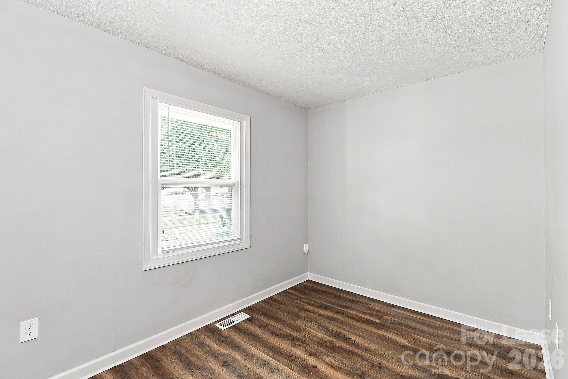 910 Canton Place Property Photo 7