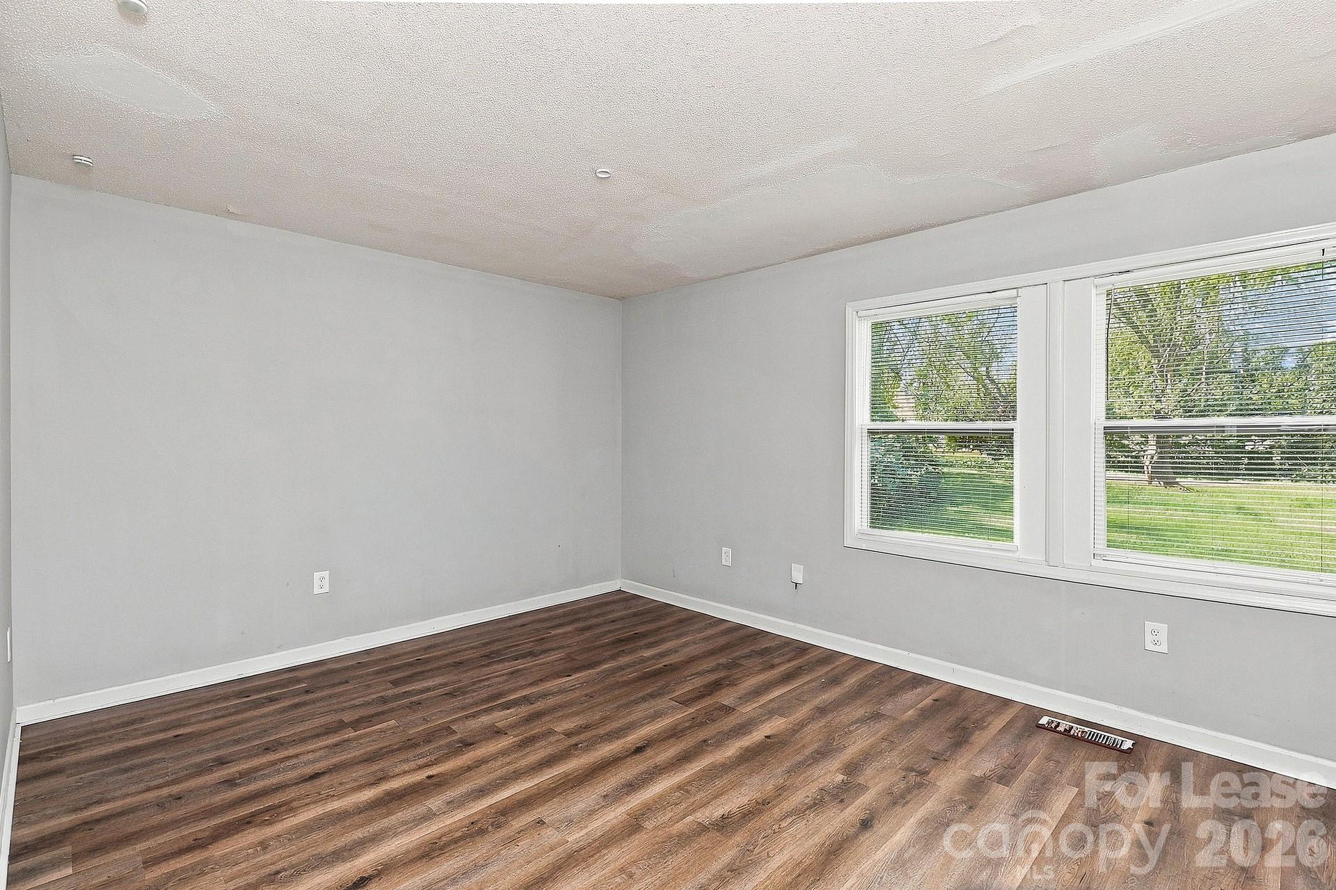 910 Canton Place Property Photo 8