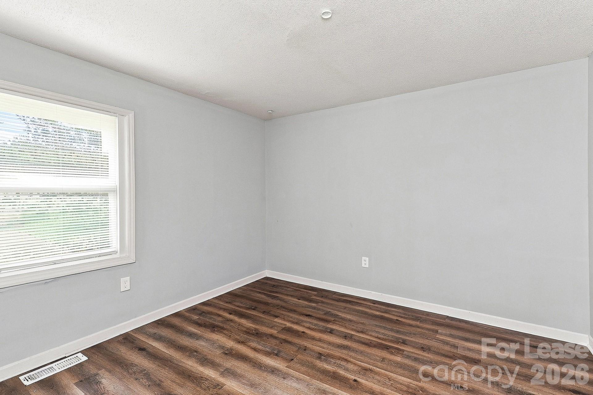 910 Canton Place Property Photo 9