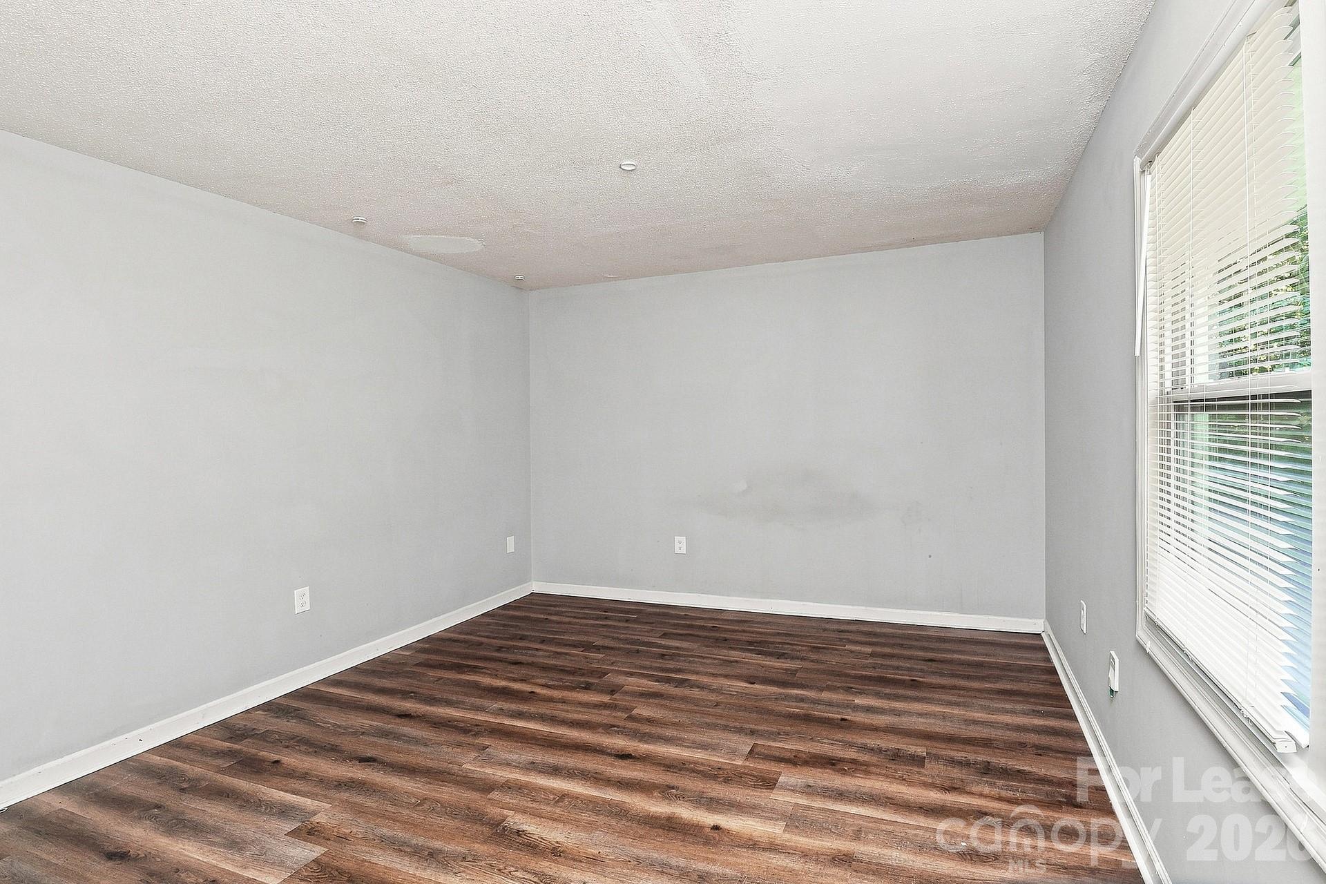 910 Canton Place Property Photo 10