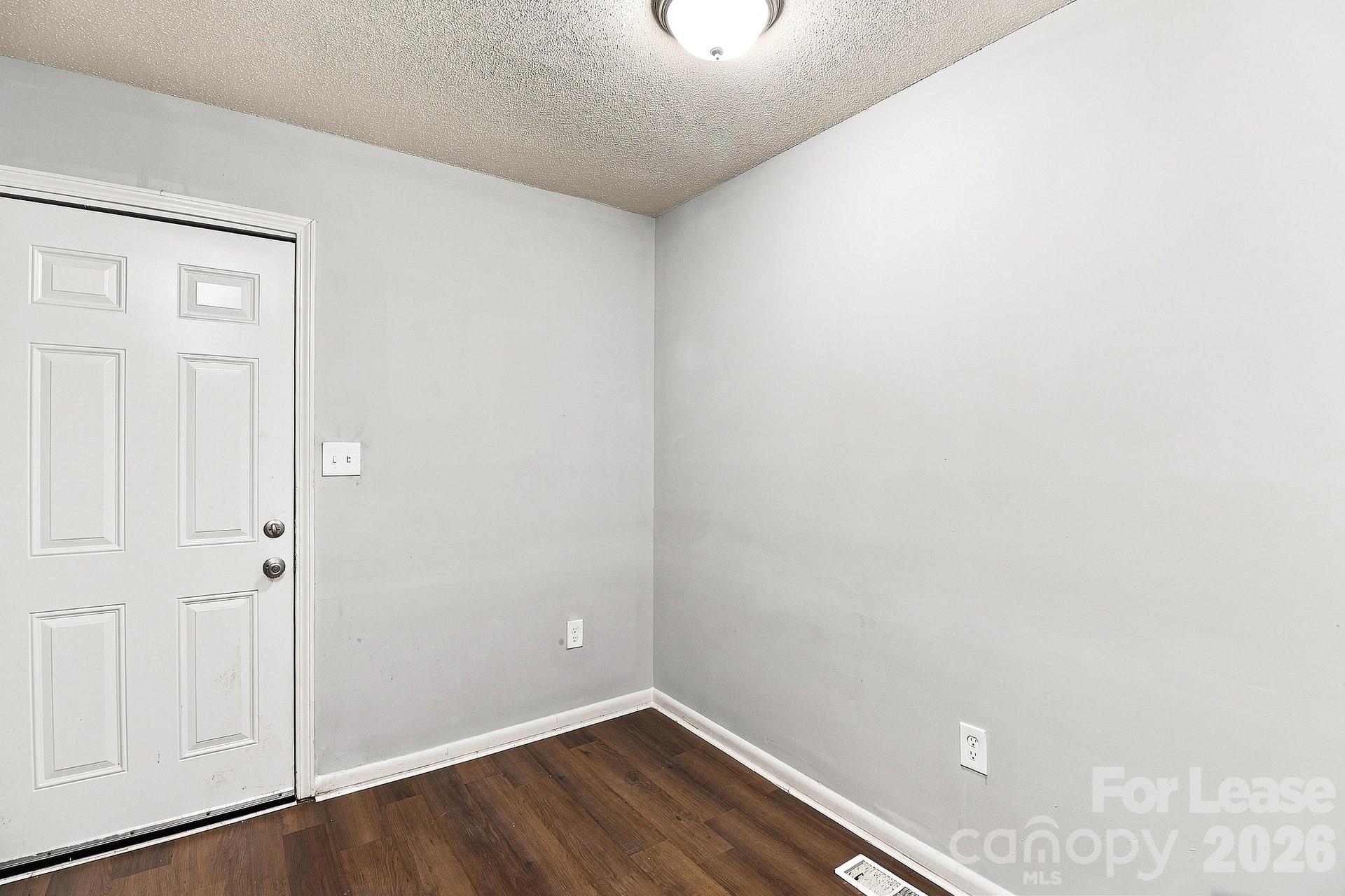 910 Canton Place Property Photo 11